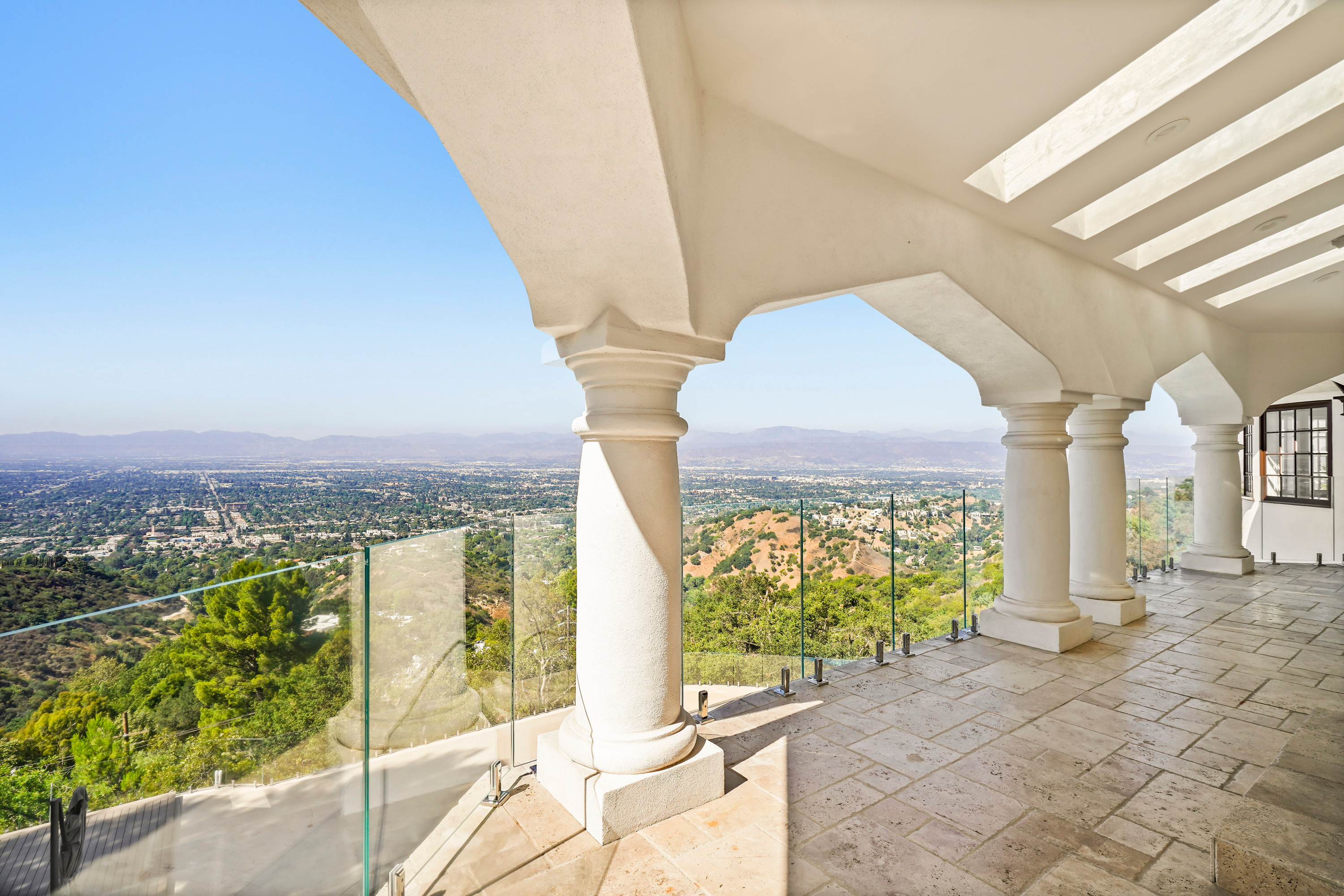 39 13320 Mulholland Drive - Luxury Real Estate - Concierge Auctions