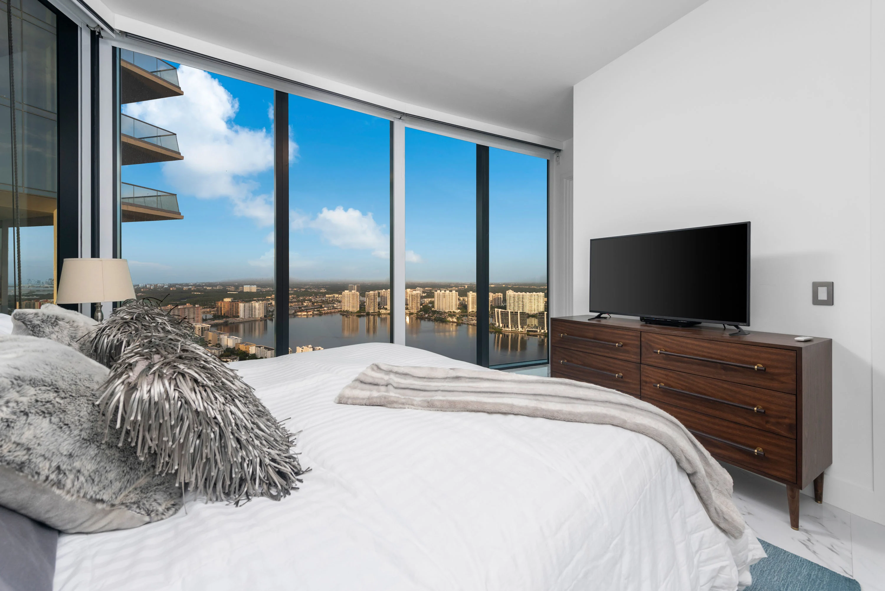 18555 Collins Ave, Apt 4603, Porsche Design Tower, Miami, Florida 33160 - 18555-collins-avenue-apartment-4603-sunny-isles-beach-florida30_o0xz2v