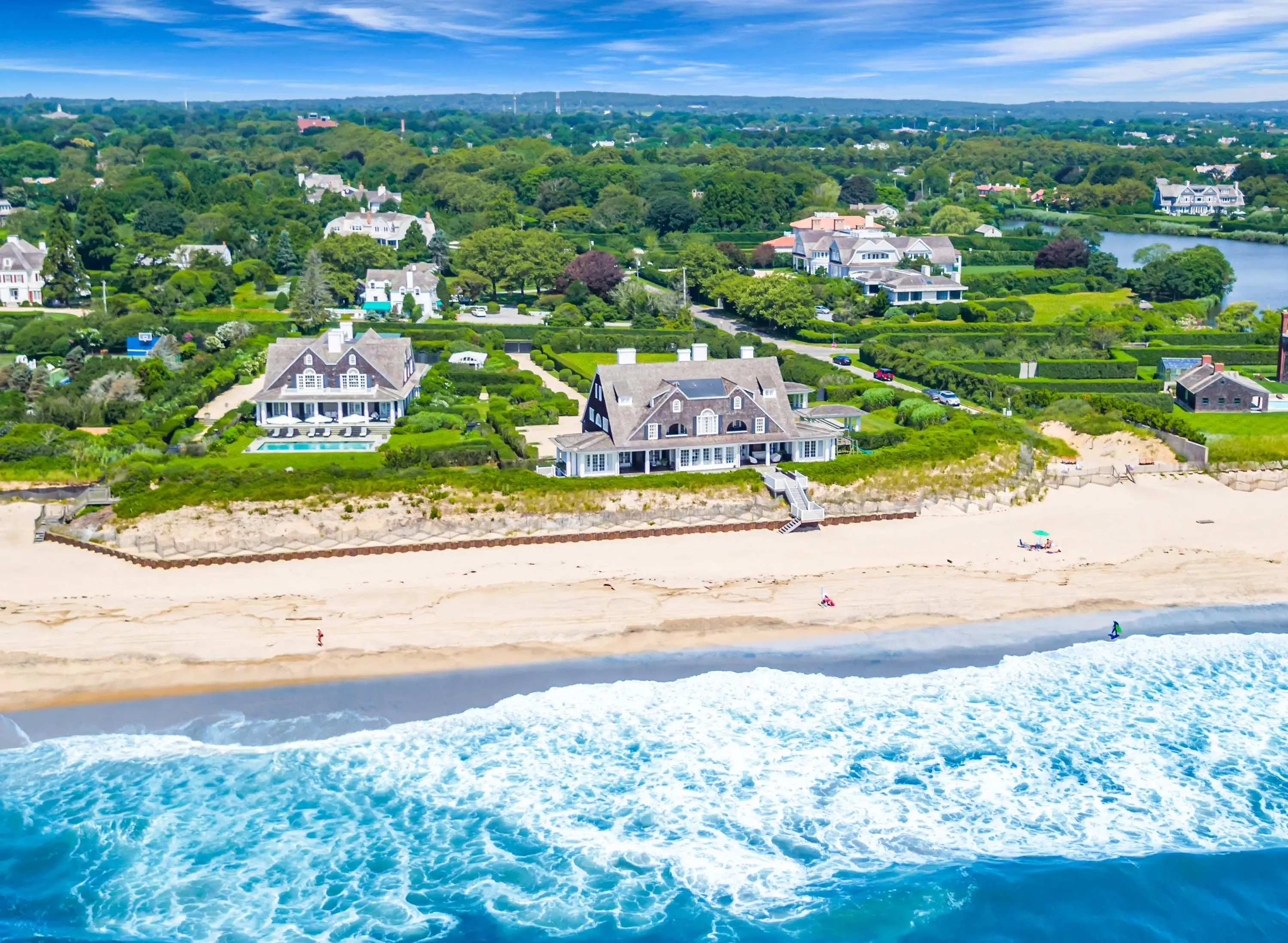 366 & 376 Gin Lane, 366 & 376 Gin Lane, Southampton, New York 11968 - 1_-_L_Grant_366_Gin_Lane_Southampton_drone_second_flight-7_mrg7ig