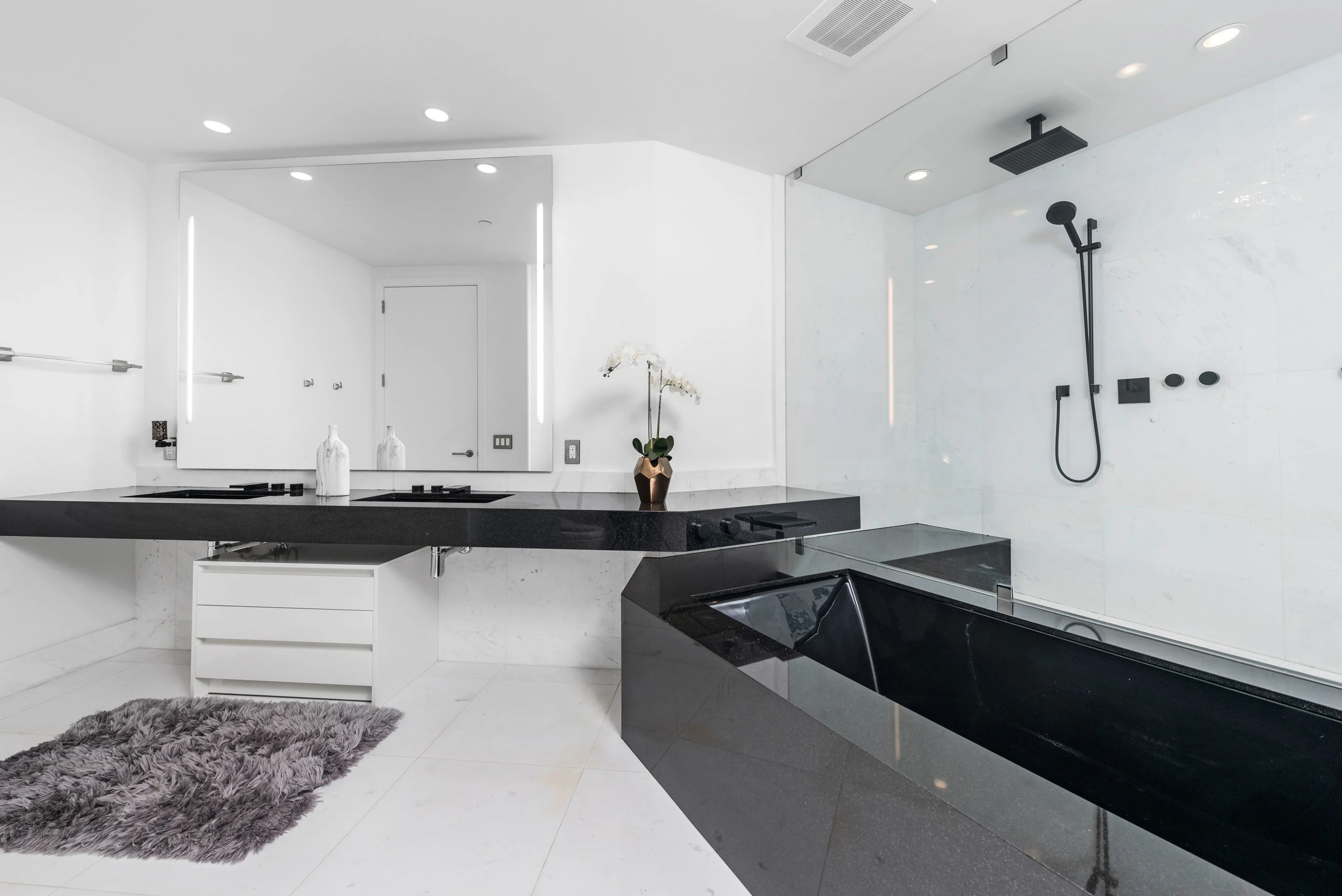 18555 Collins Ave, Apt 4603, Porsche Design Tower, Miami, Florida 33160 - 18555-collins-avenue-apartment-4603-sunny-isles-beach-florida29_zey2q0
