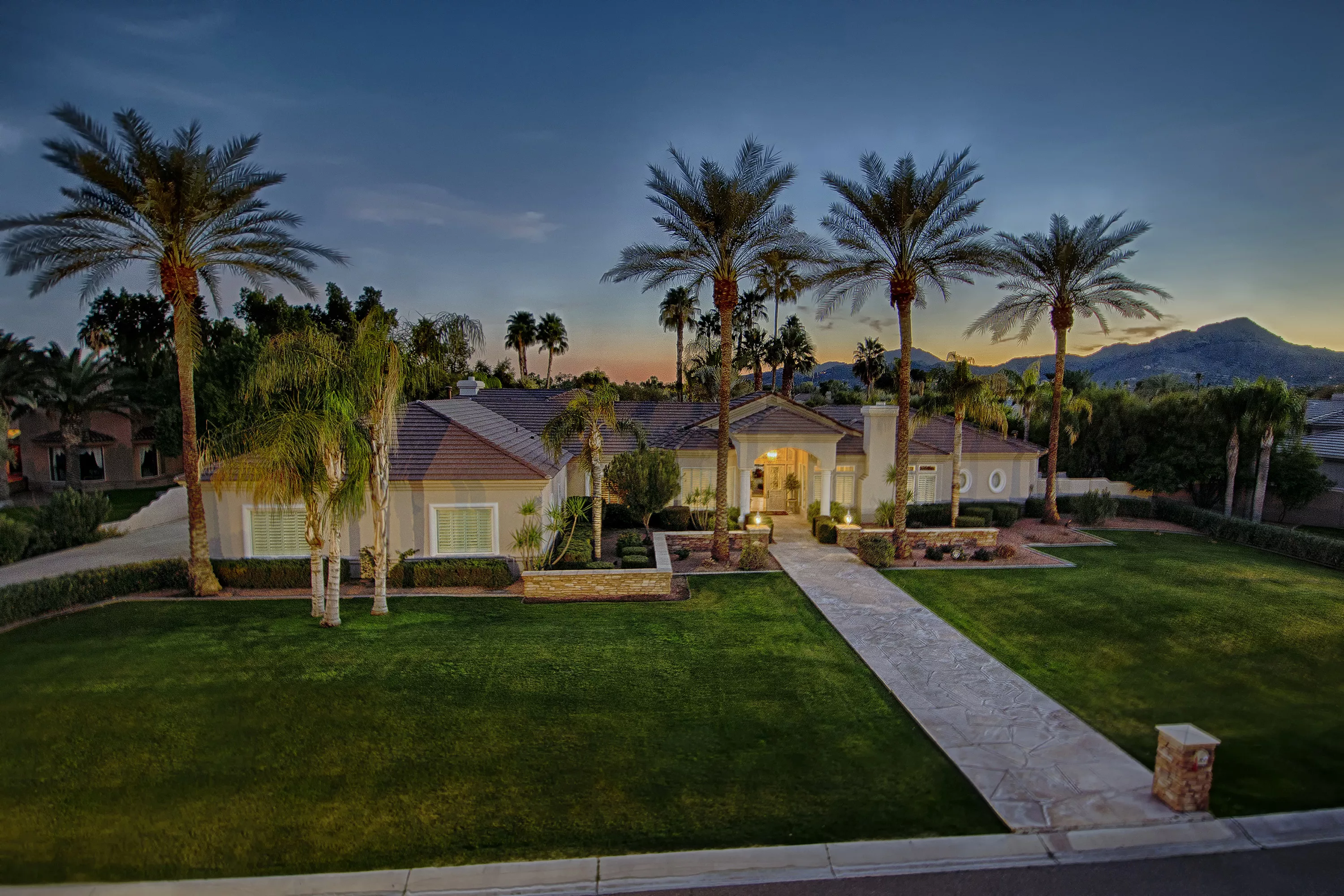 6733 East Caron Street, Paradise Valley, Arizona 85253 - east_caron_estate01_cpdfdv