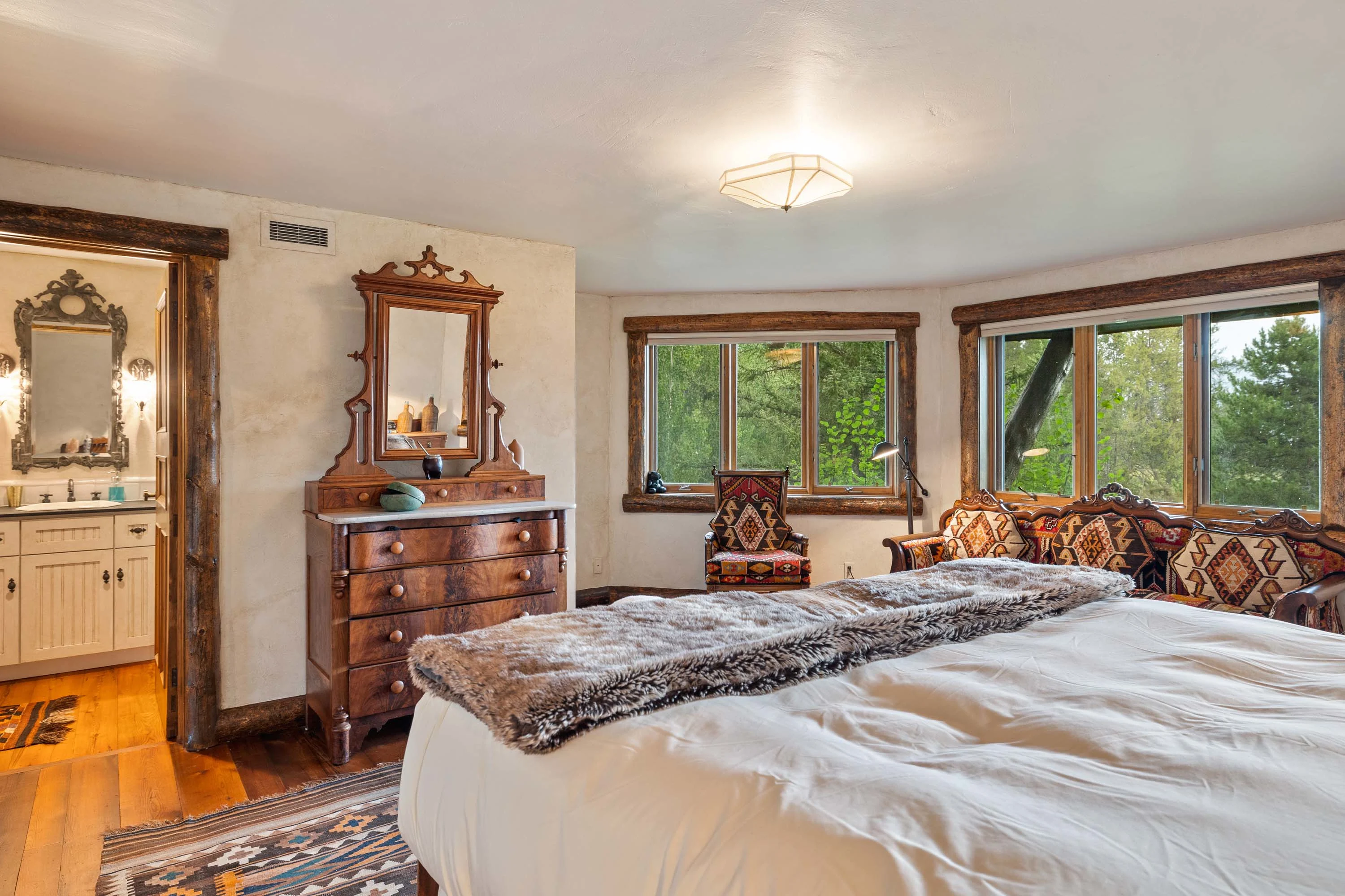 Singing Trees | 3355 South Fall Creek Road, Wilson, Jackson Hole Area, Wyoming 83014 - 20_-_12_-_Guest_Suite_2_rcvlrq