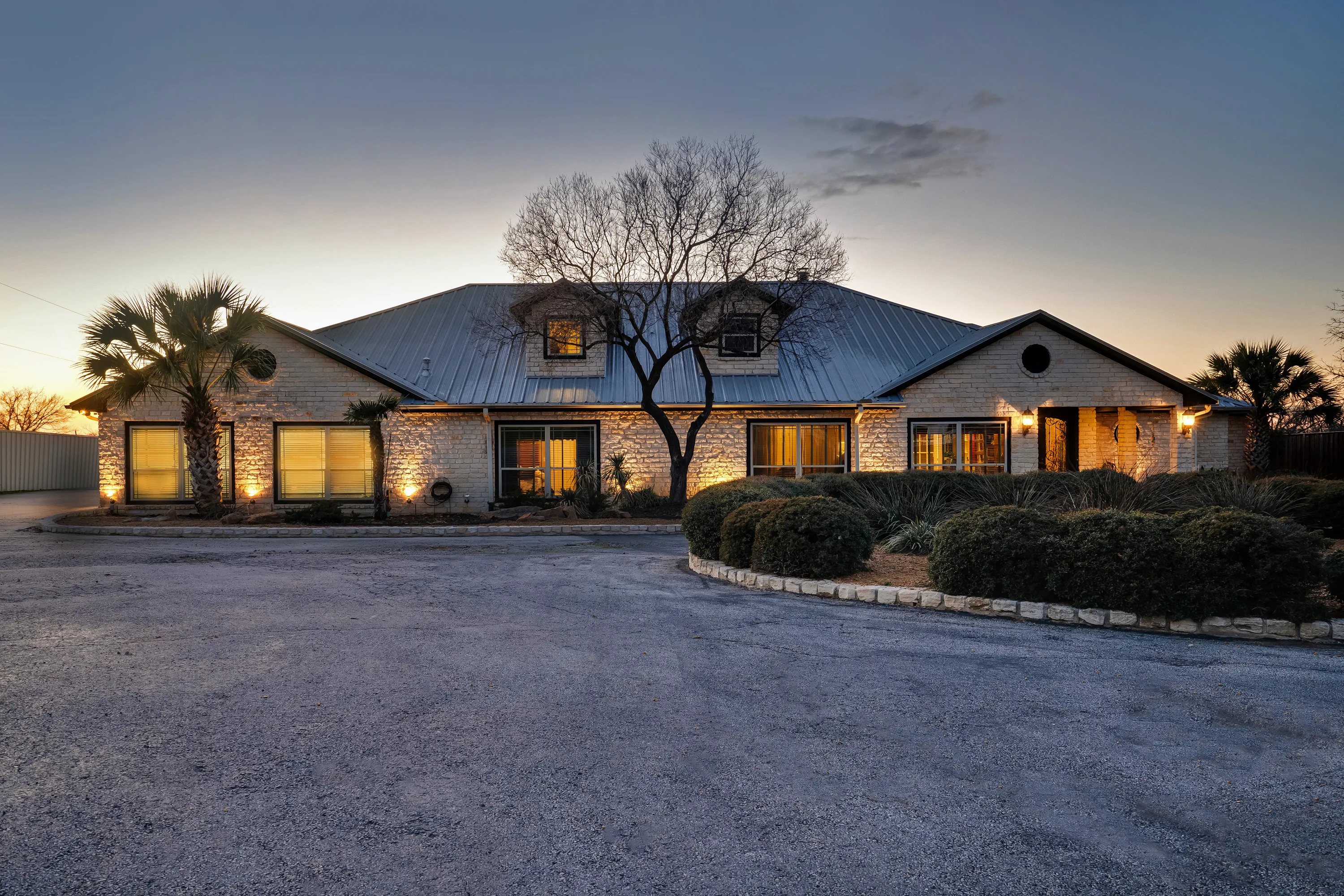 909 Little School Road, Dallas/Fort Worth, Texas 76060 - 909-little-school-road-kennedale-texas01_ajaix0