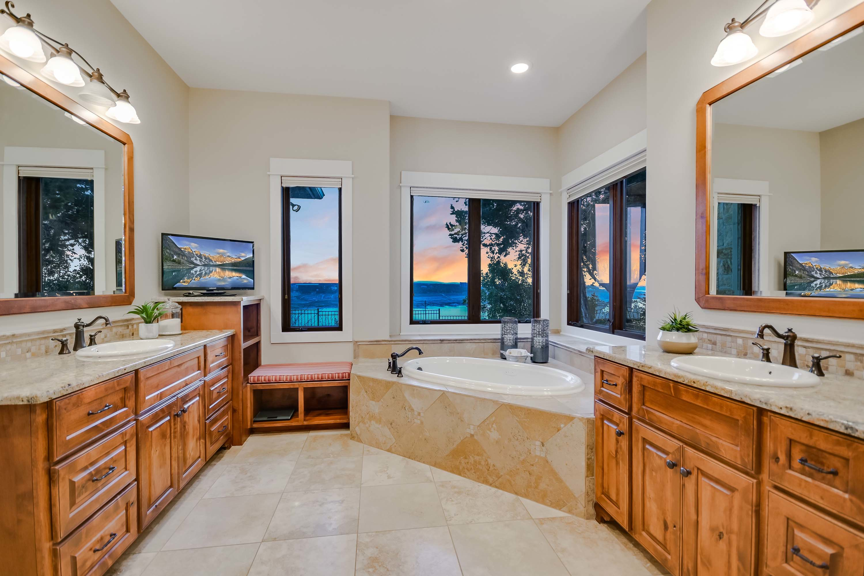 18 6504 Lantern View Dr - Luxury Real Estate - Concierge Auctions