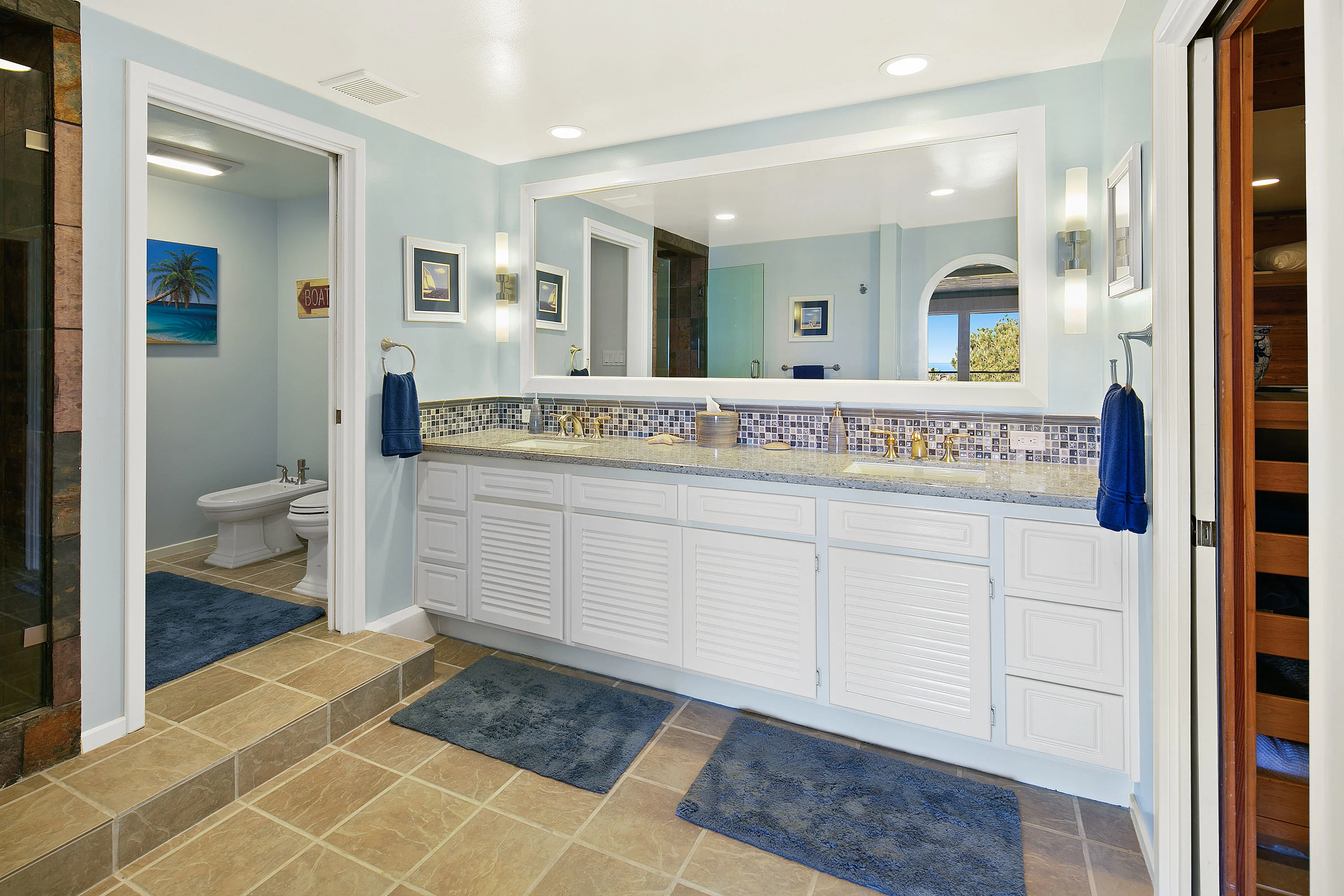 166 Middle Terrace, Avalon, Santa Catalina Island, California 90704 - 166-middle-terrace-santa-catalina-island-avalon-california28_kdqxph