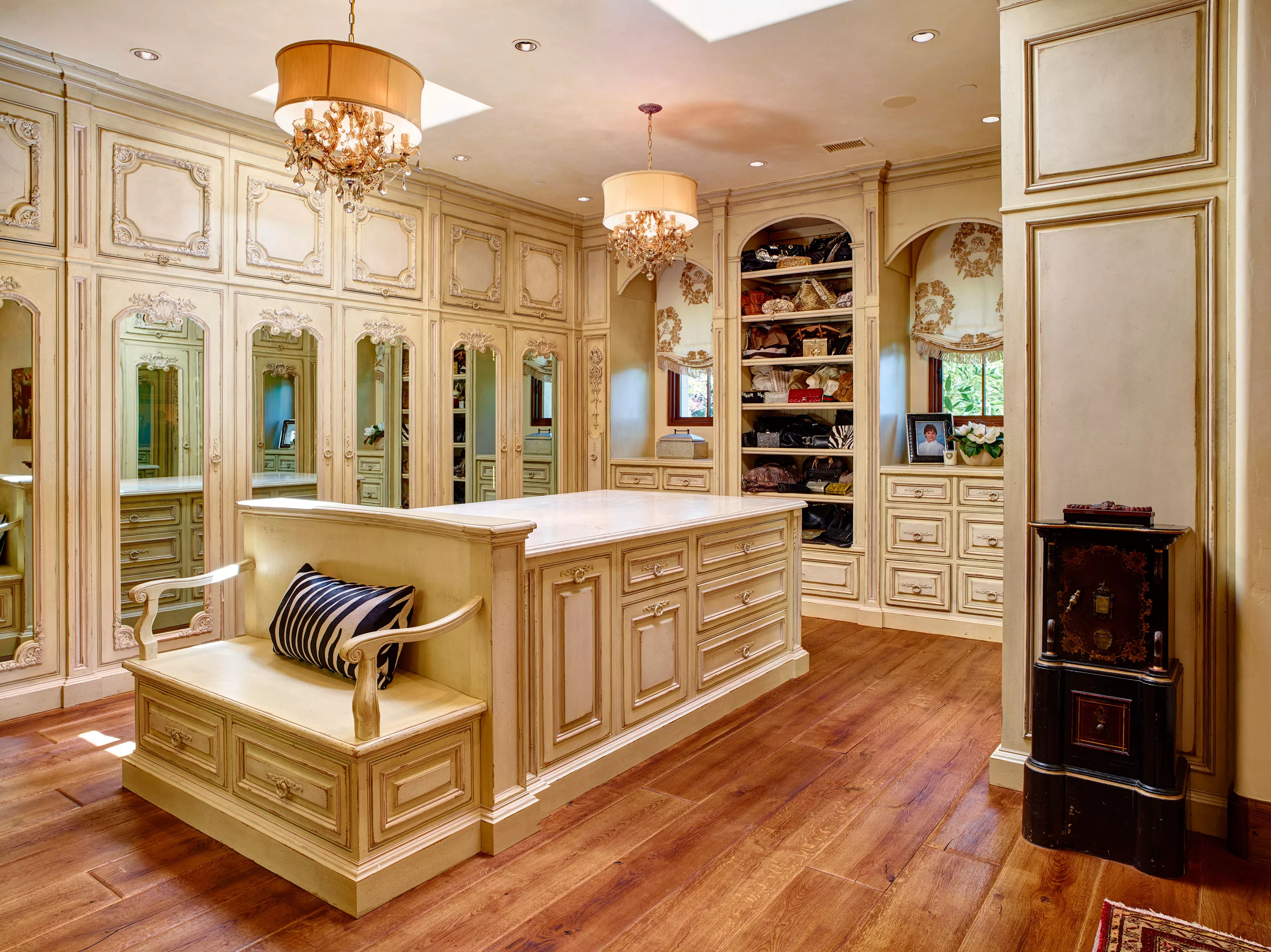 18127 Via Roswitha, Rancho Santa Fe, California 92067 - 18127-via-roswitha-rancho-santa-fe-ca-14-27-18-42-4242_egd4om