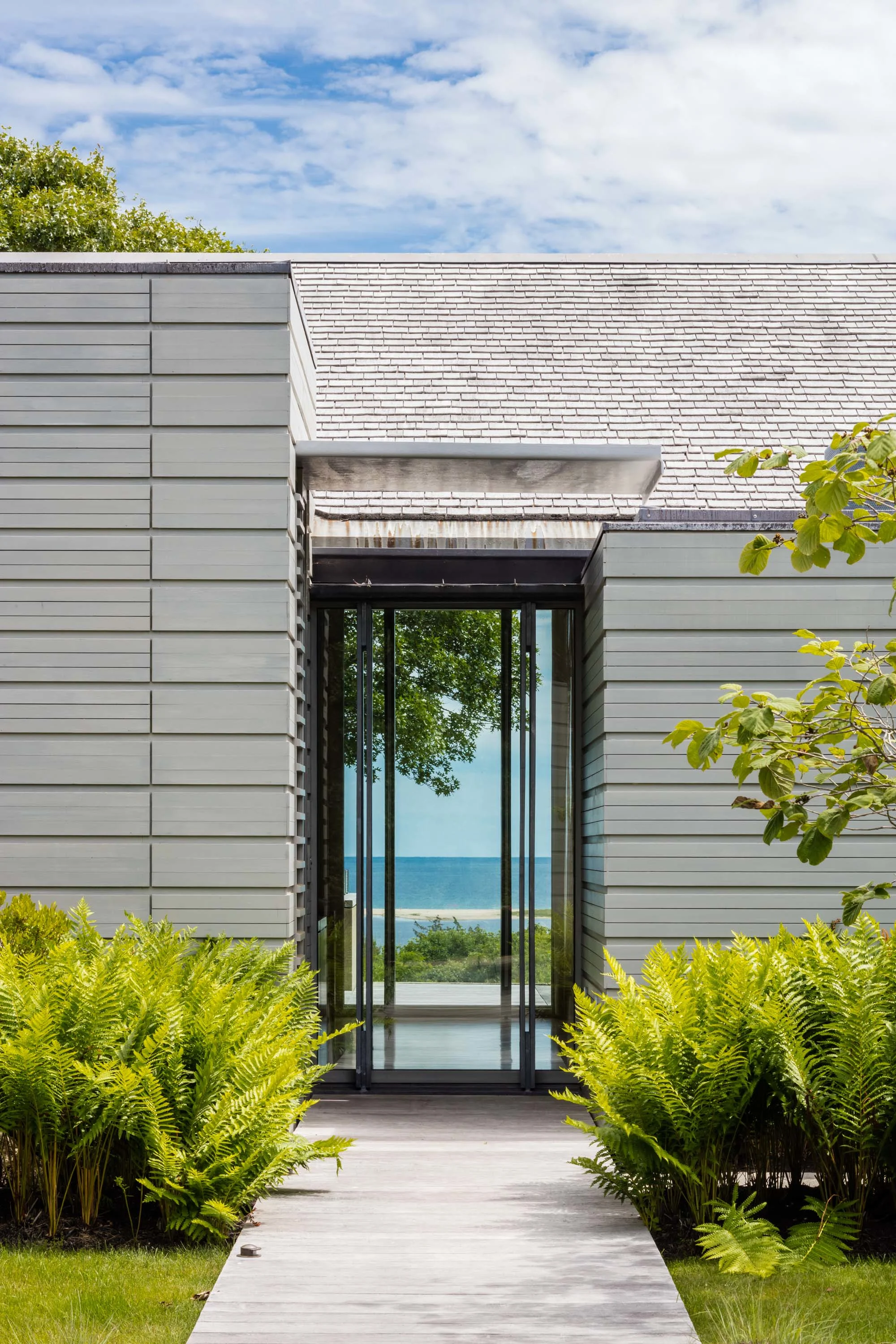 Chilmark House | 8 Snail Road, Chilmark, Martha's Vineyard, Massachusetts 02535 - 4_-_Front_door_ycracf