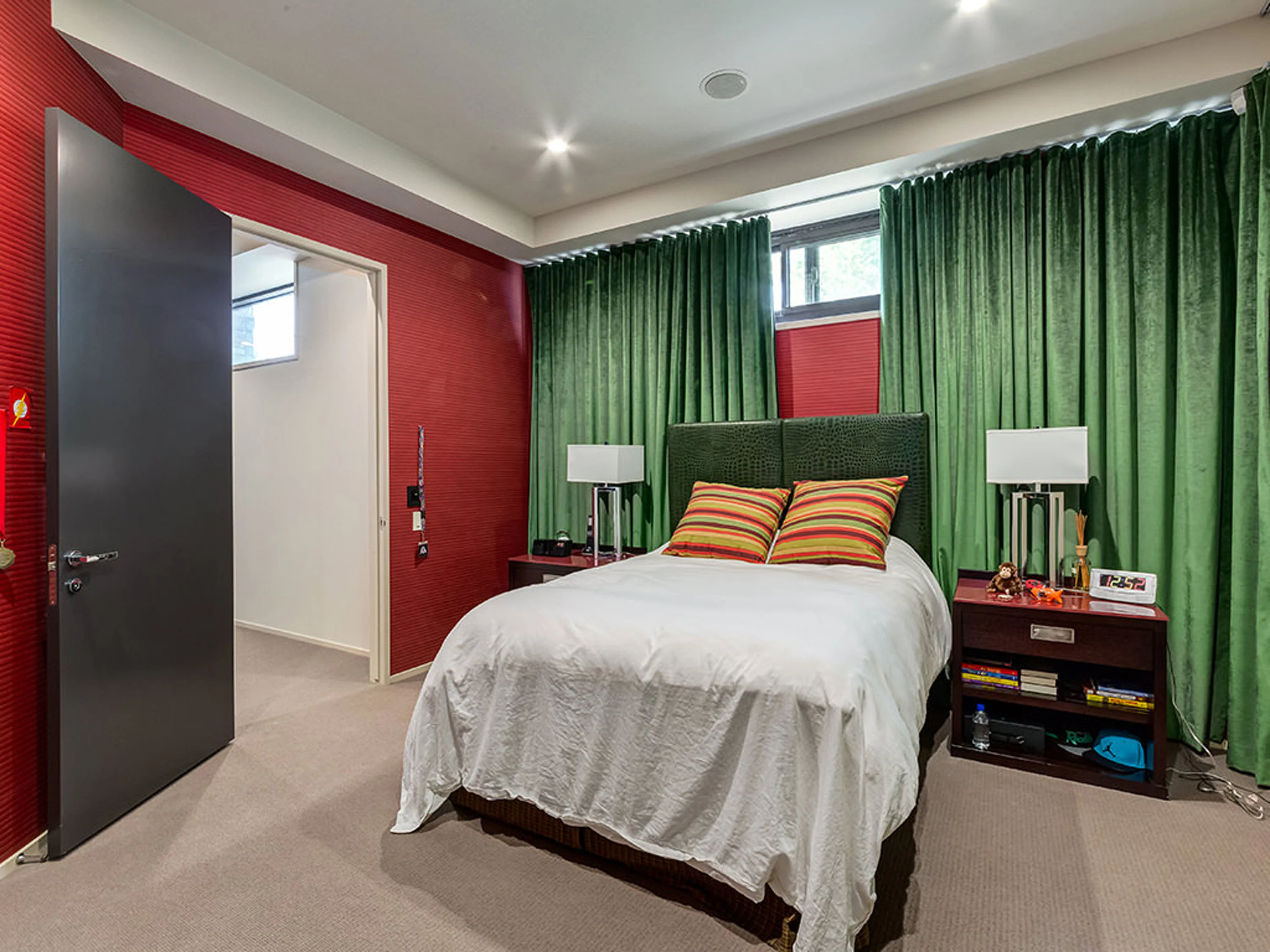 102 Crescent Road NW, Calgary, Alberta T2M 3Z9, Canada - 102-crescent-road-north-west-calgary-alberta-canada32_rd0bkt