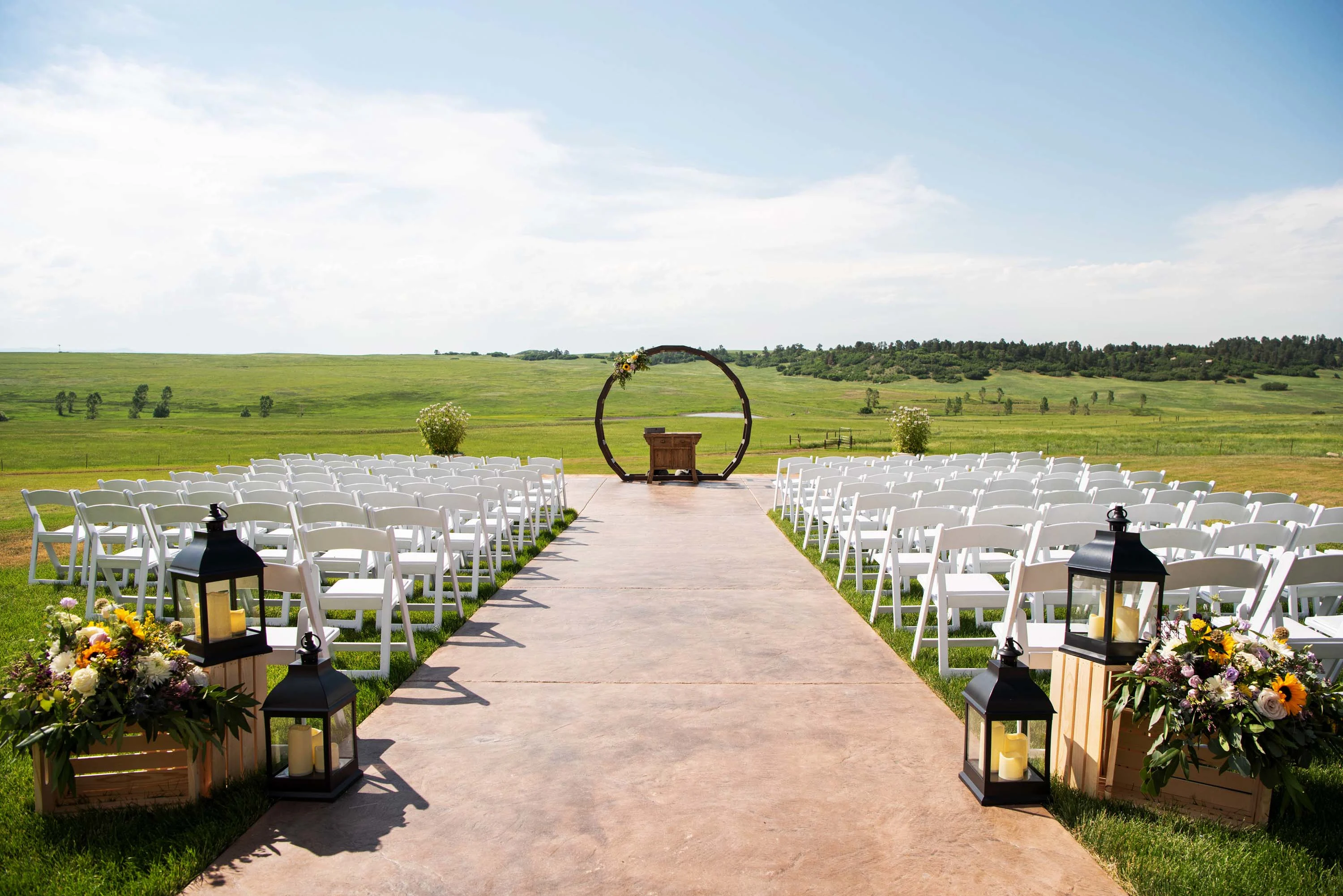 9663 East Palmer Divide Avenue, Larkspur, Near Colorado Springs, Colorado 80118 - 30_-_Outdoor_Patio_Ceremony_1_juq6gt