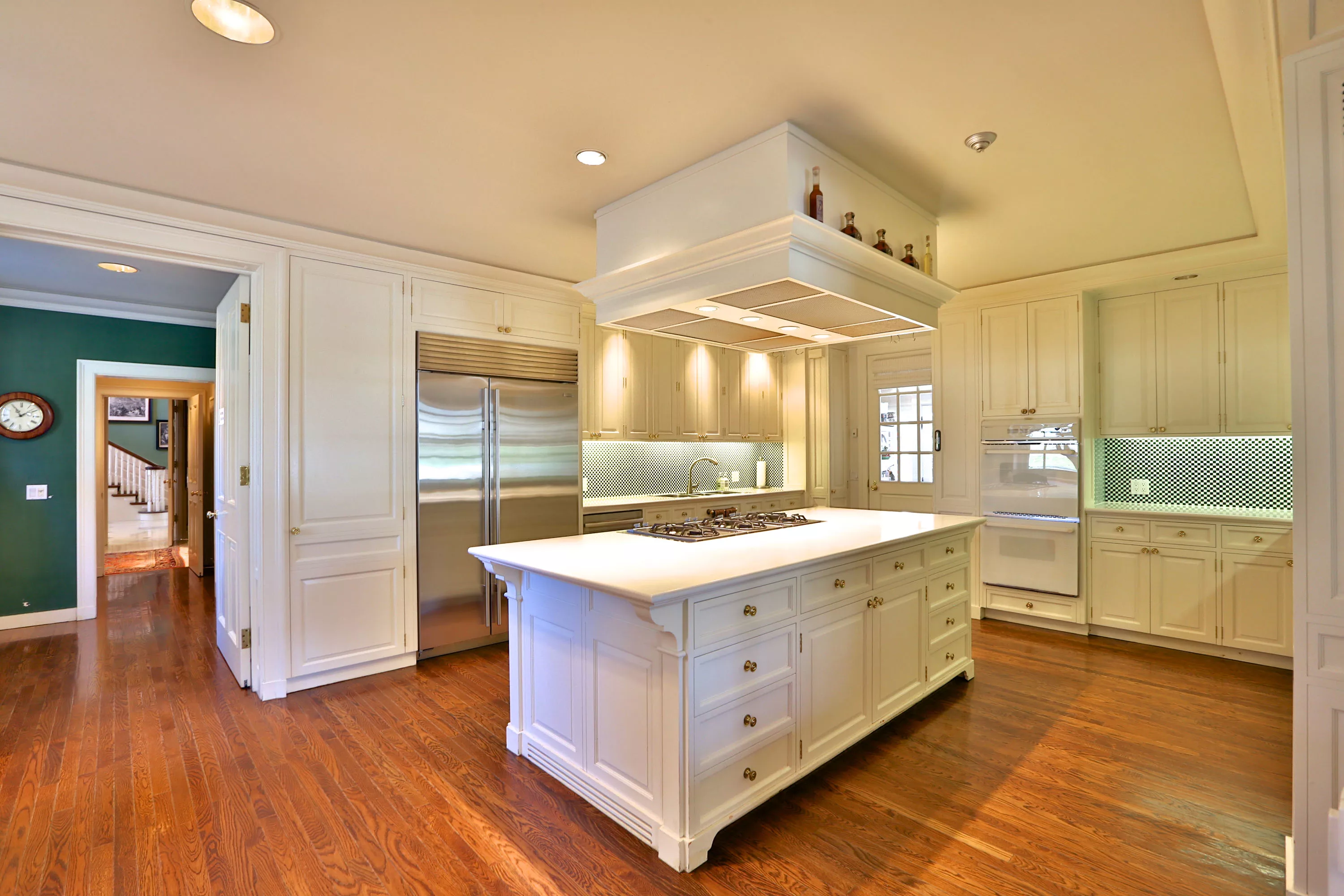 26 Park Lane Circle, Toronto, Ontario M3B 1Z7, Canada - 26-park-lane-circle-toronto-ontario-canada_10_ux6hl9