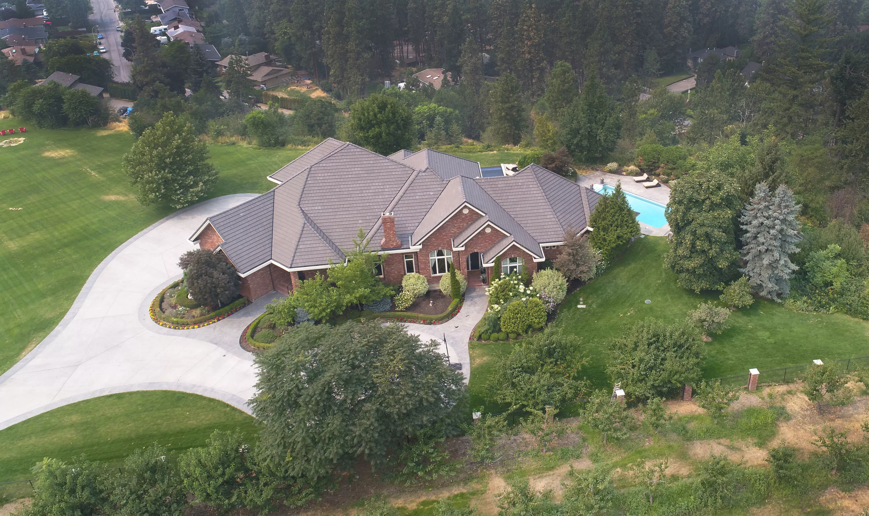 2830 East Kelowna Road, Kelowna, British Columbia V1W 4H5, Canada - 2830-east-kelowna-road-east-kelowna-british-columbia-canada_01_hitfdw