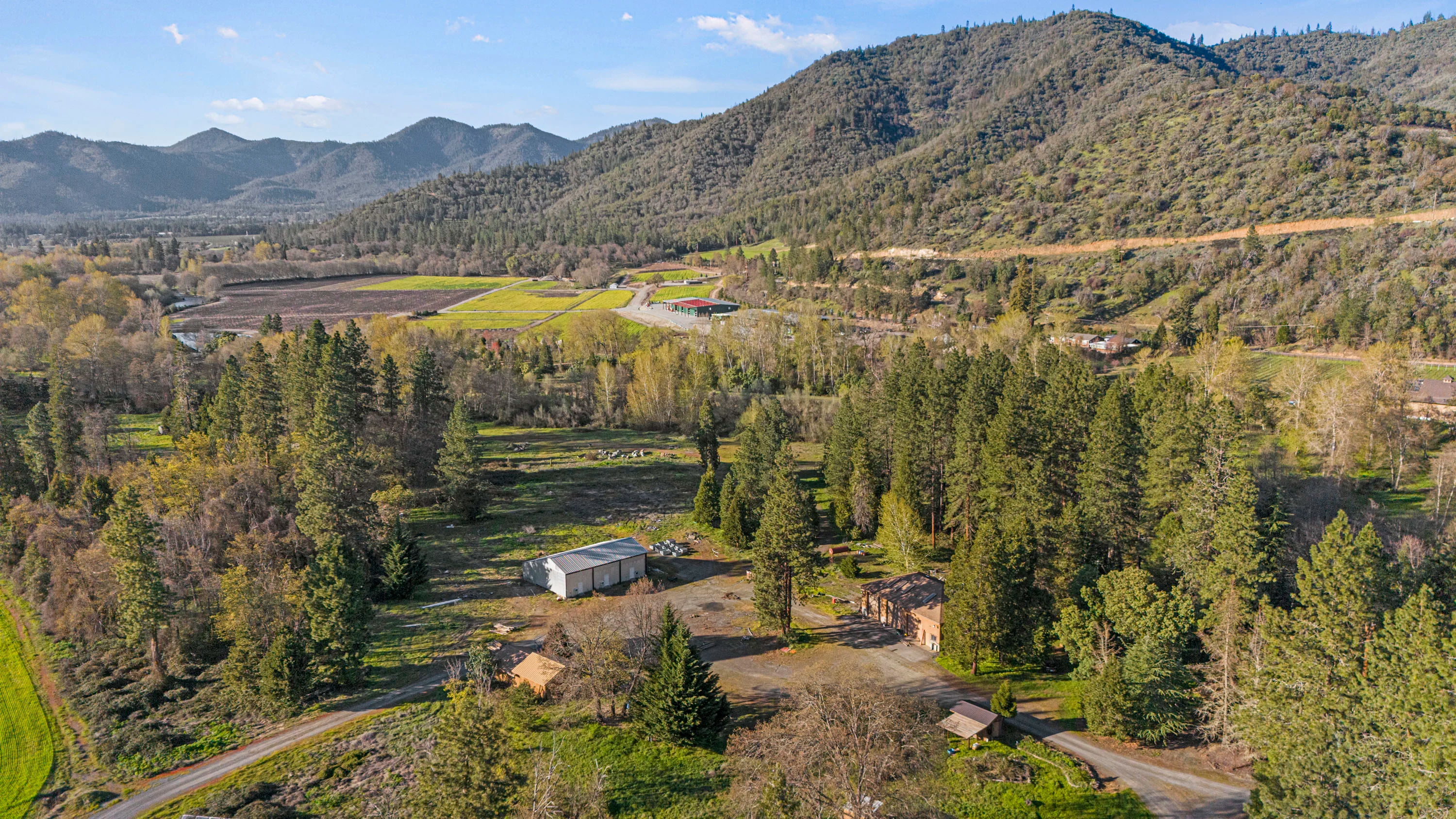 15855  Highway 238, Grants Pass, Oregon 97527 - 15577_Hwy_238_Grants_Pass_OR_16_oxt4dz