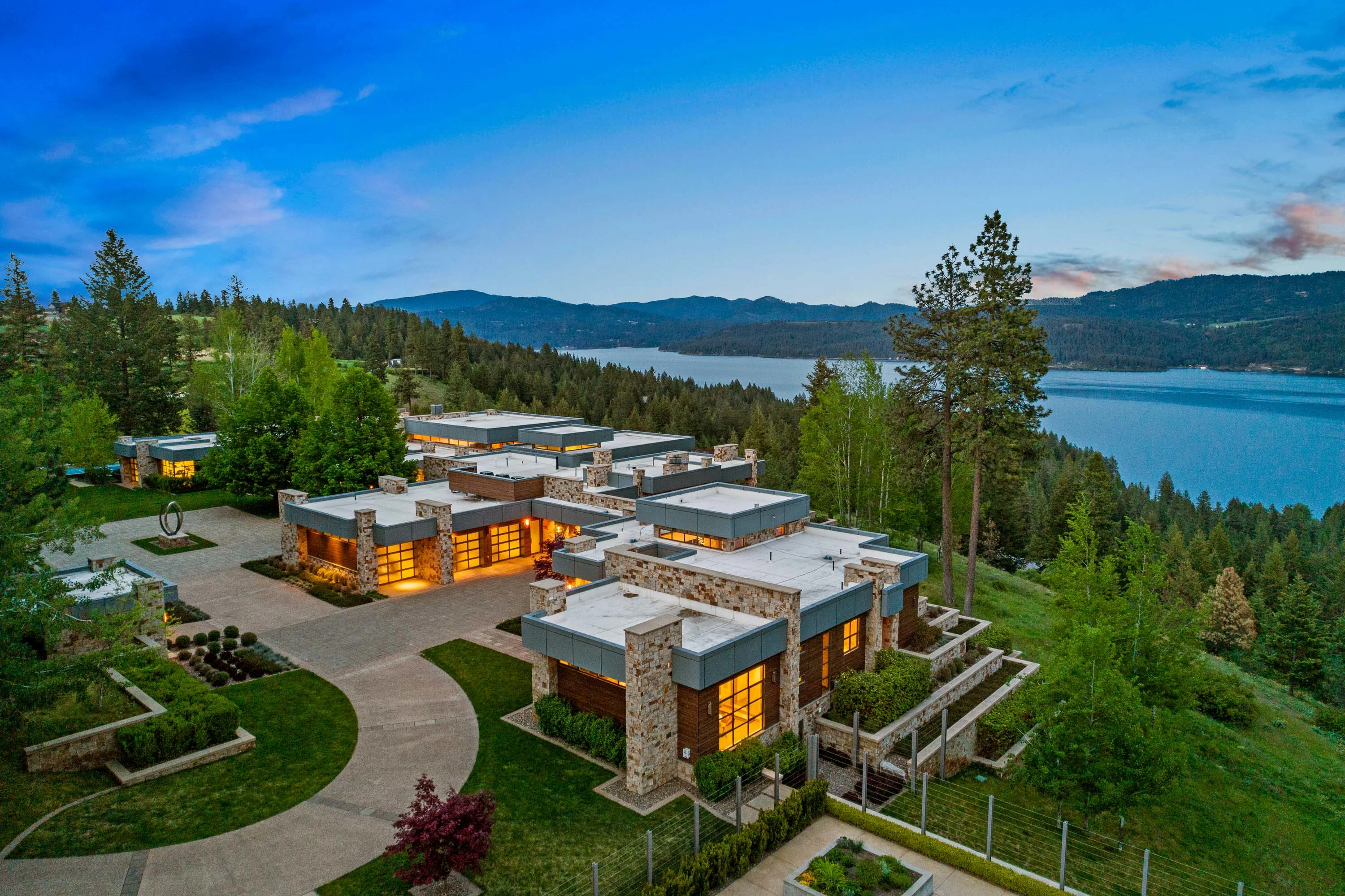 5468 West Carnelian Drive, Pynewoods Estate | The Golf and Lake Club at Black Rock, Coeur d'Alene, Idaho 83814 - 1_-_Aerial_5468WCarnellanDr_Twilight-5_qfkk2w
