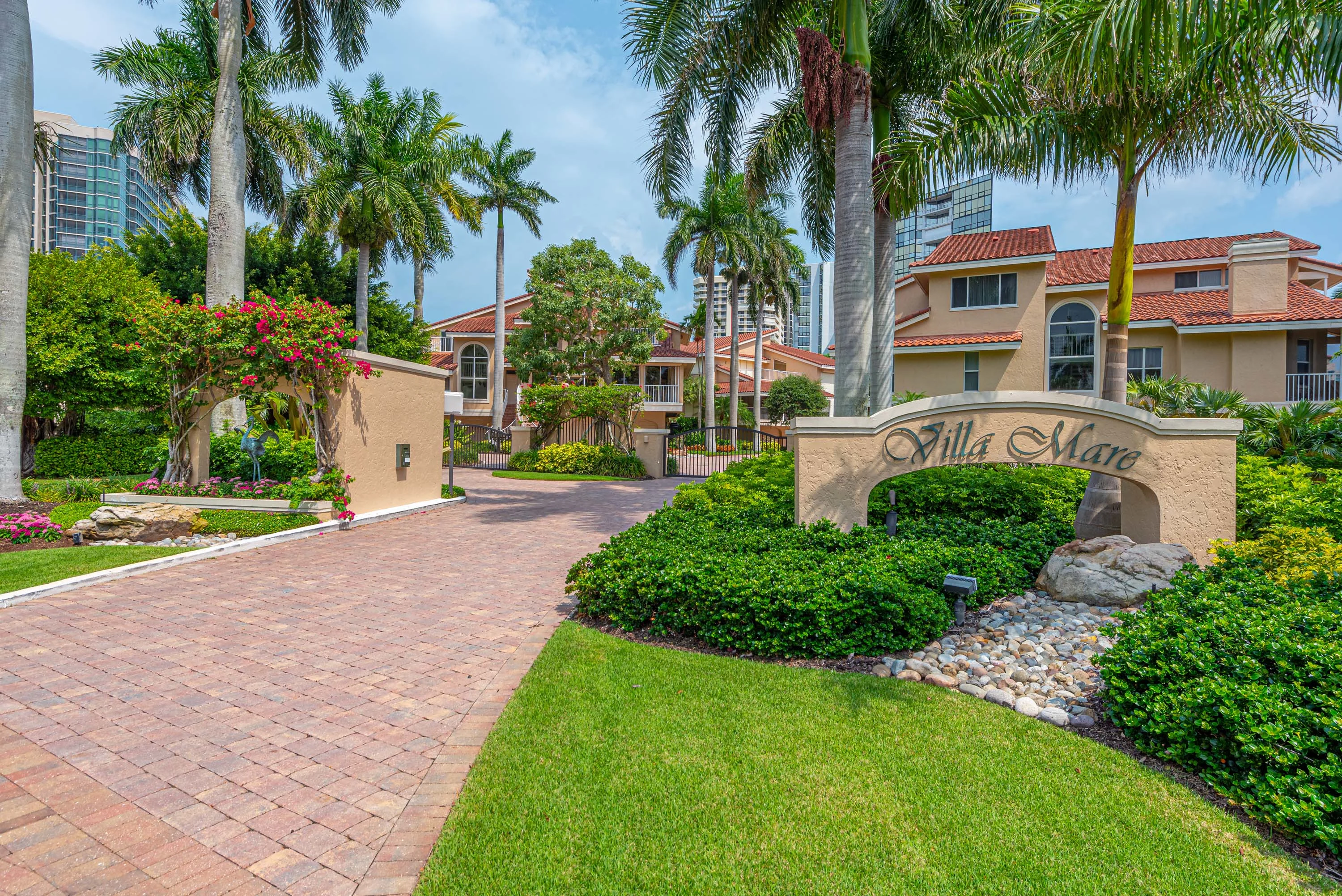 4727 Villa Mare Lane, Naples, Florida 34103 - 4727_villa_mare_lane_naples_florida_02_raxmk7
