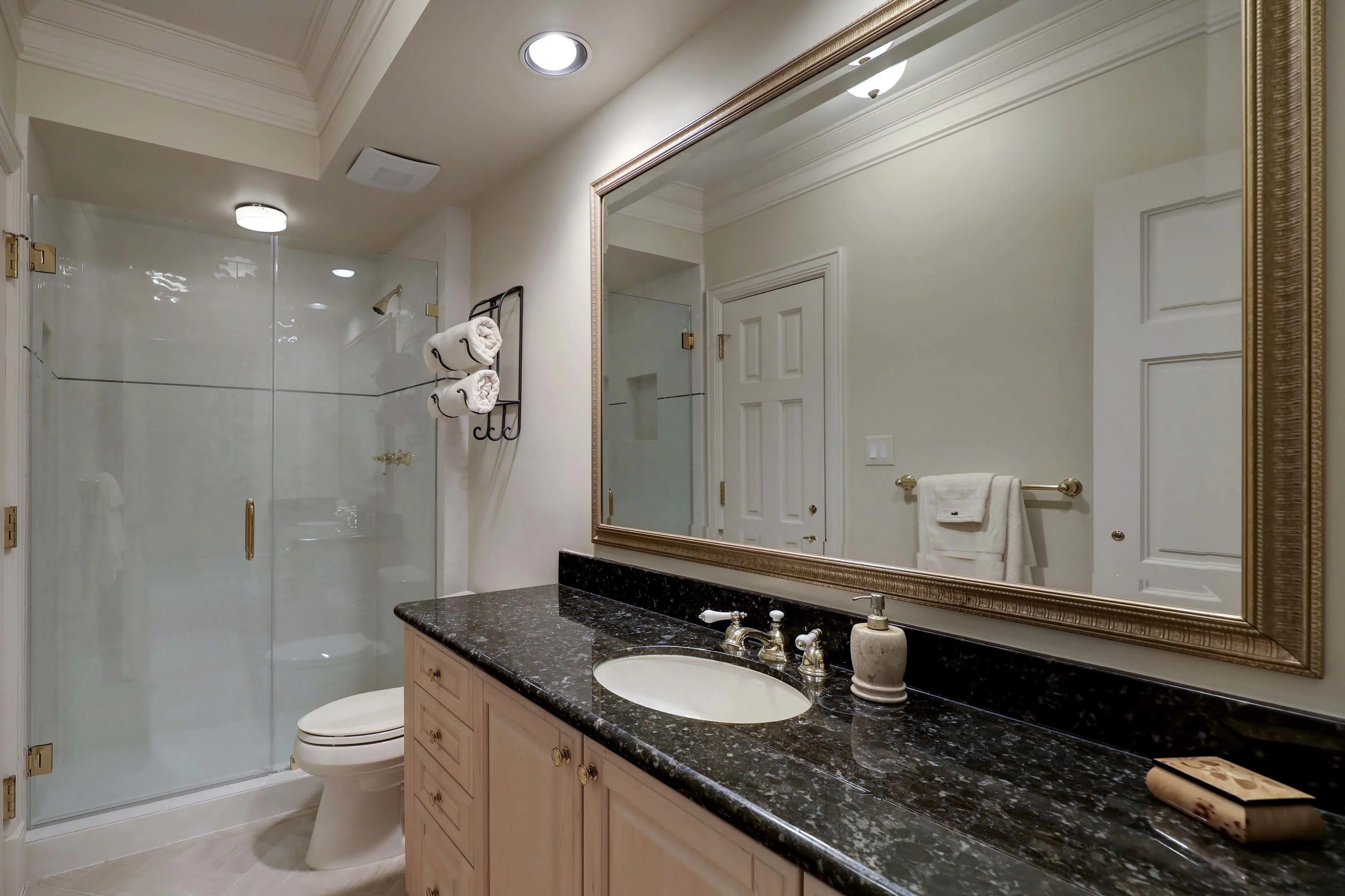 427 West Alkire Lake Drive, Sugar Land, Houston Area, Texas 77478 - 28_-_Alkire_Lake_W_427_IMG_073_1_1Game_Room_Bathroom_pl67jq