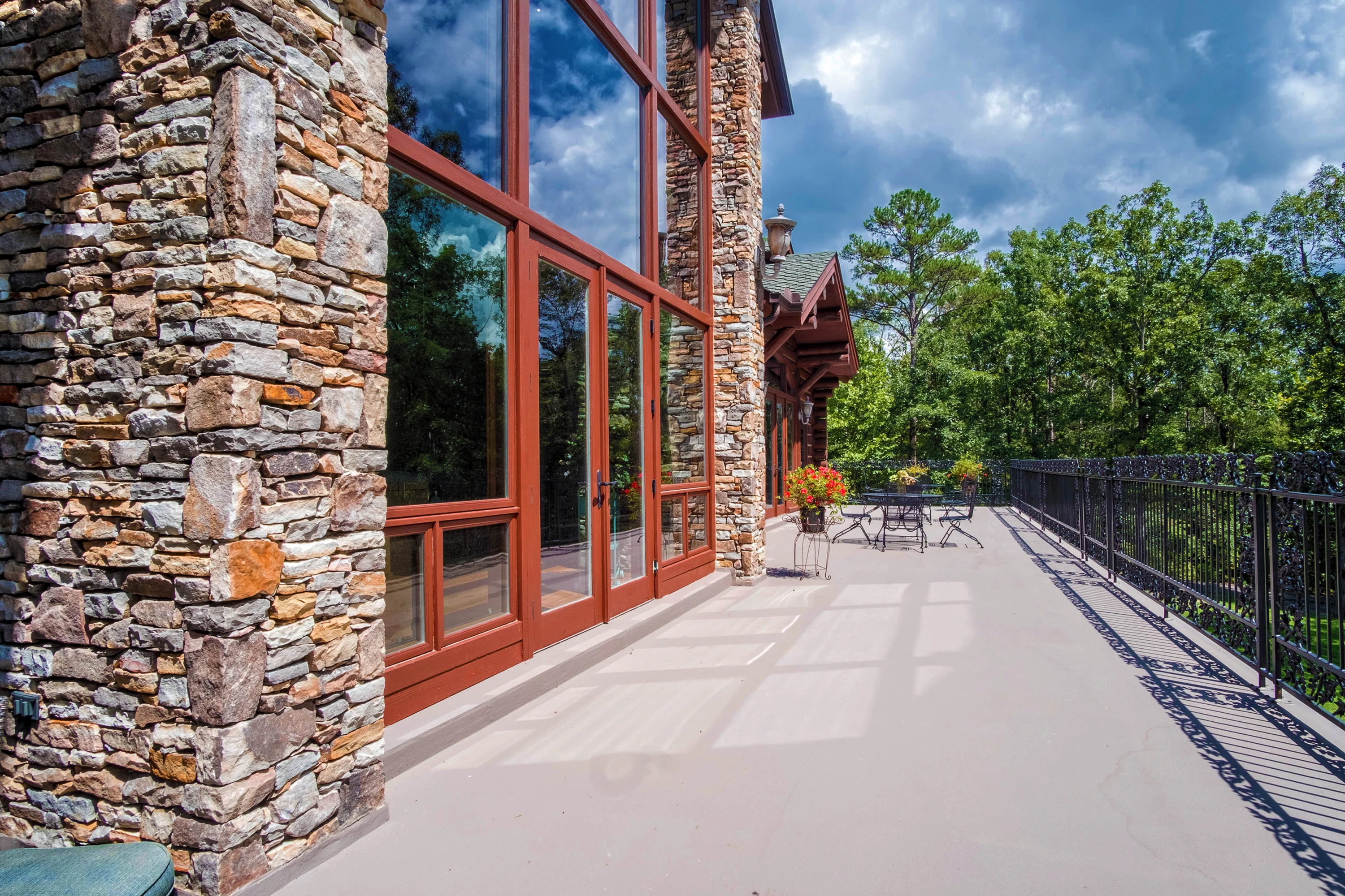 291 Valley Cruise Lane, Near Huntsville, Alabama  - 291-valley-cruise-lane-arab-alabama20_zhbubw