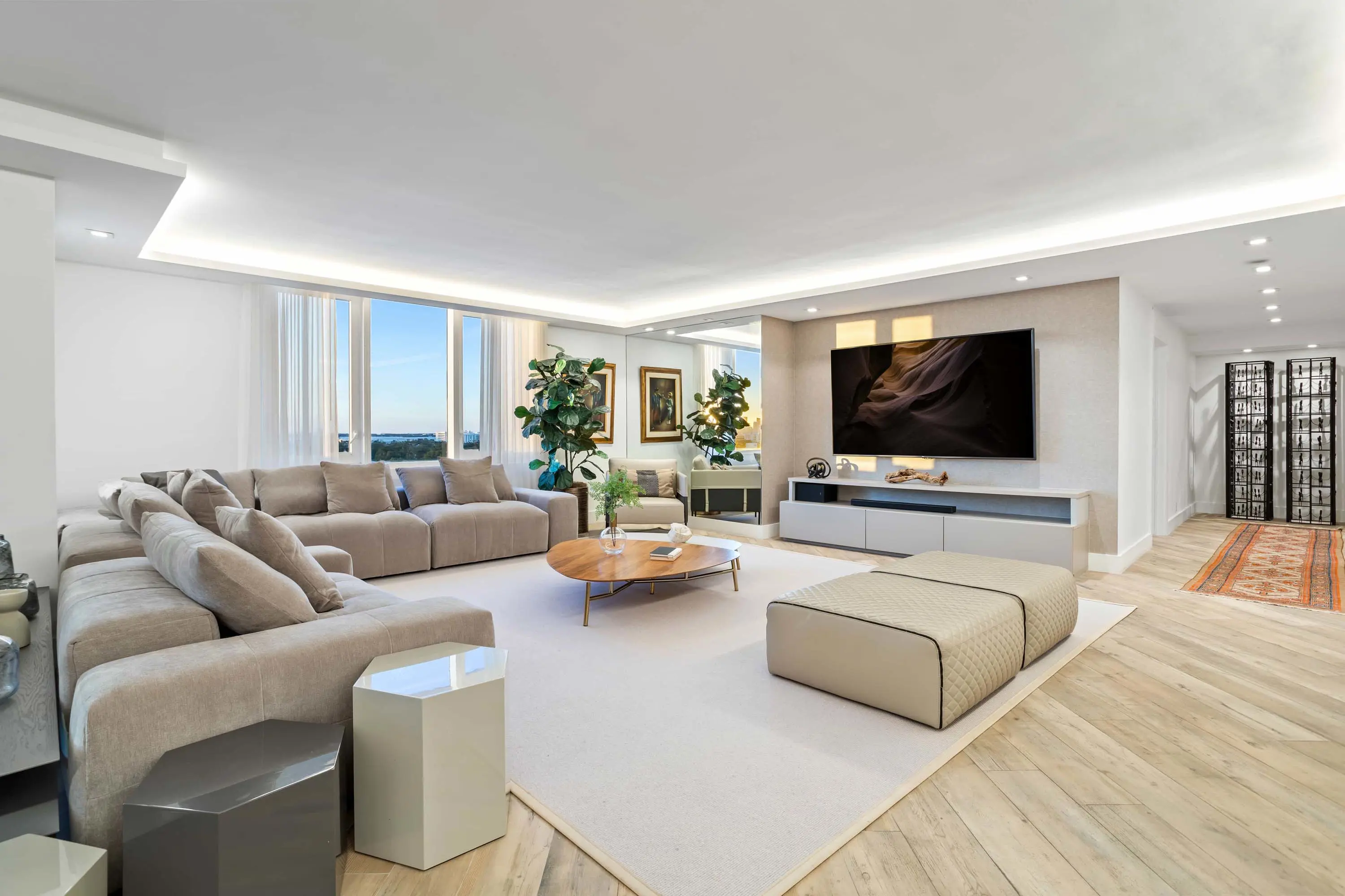 01 2301 Collins Ave Apt 1432 - Luxury Real Estate - Concierge Auctions