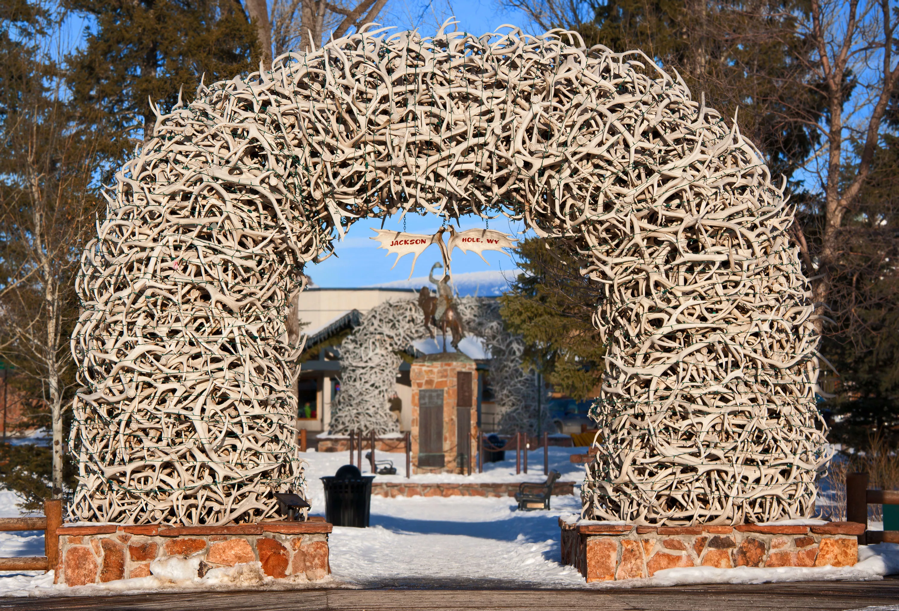 985 Elk Ridge Road, Jackson Hole, Wyoming  - iStock-520136185_hbqjoz