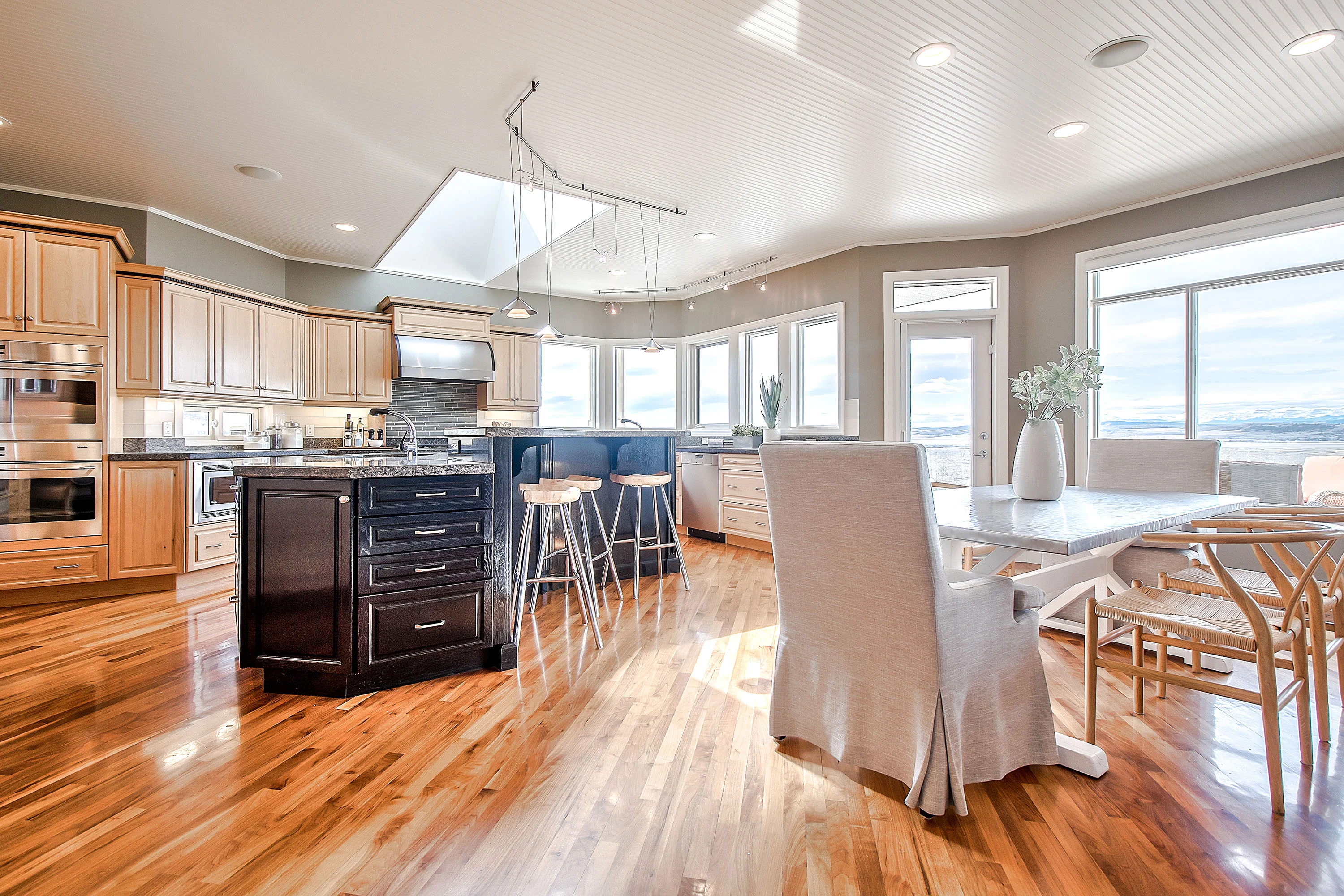 290156 160 Street W, Near Calgary, Alberta T2J 2P9, Canada - 290156-160-street-rural-foothills-county-alberta-canada12_uxaadh
