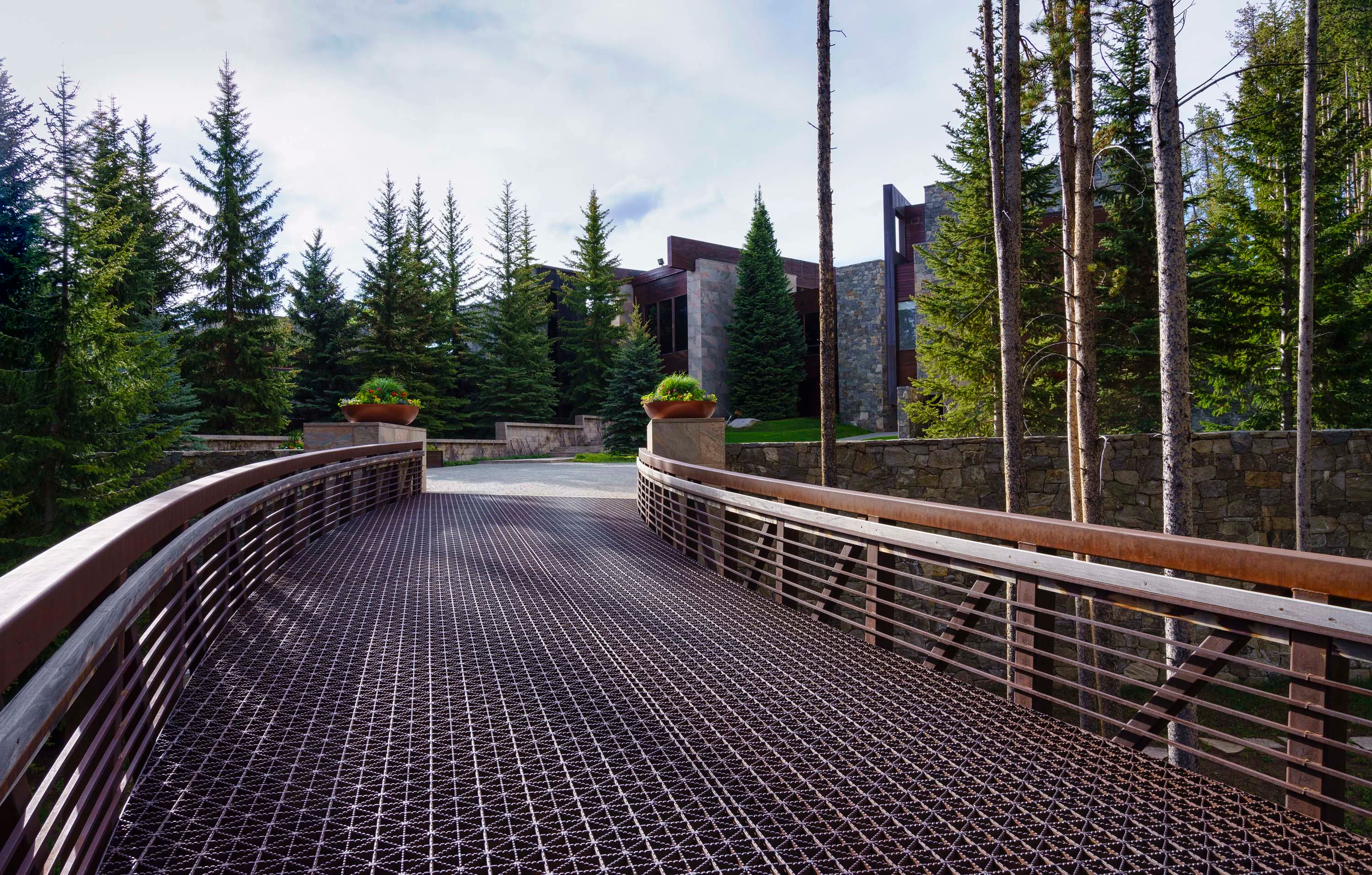 2400 & 1683 Casteel Creek Road, Edwards, Vail Valley, Colorado 81632 - 3_-_Main_Exterior_Front_06_jxgmnm
