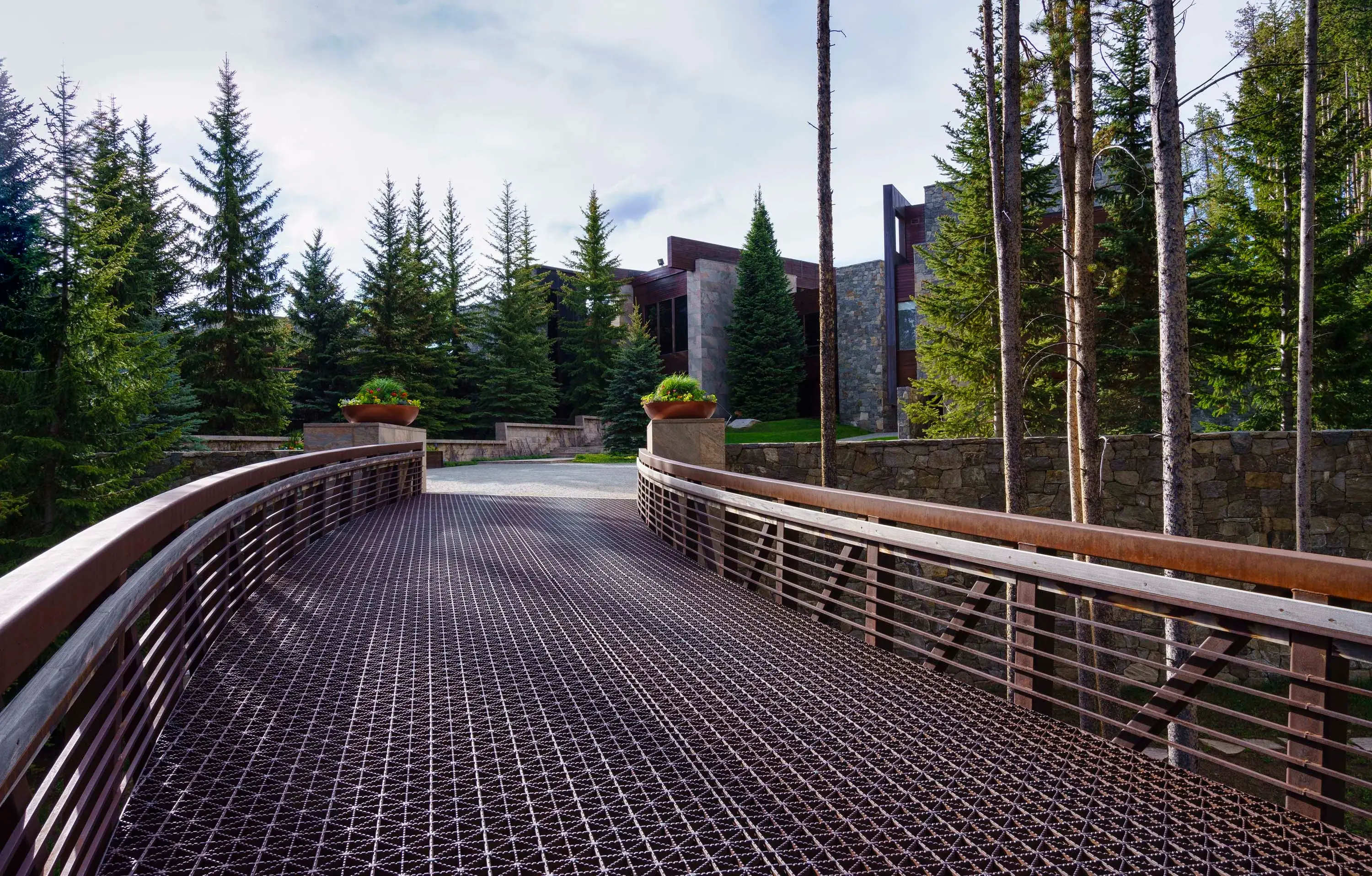 2400 & 1683 Casteel Creek Road, Edwards, Vail Valley, Colorado 81632 - 3_-_Main_Exterior_Front_06_jxgmnm