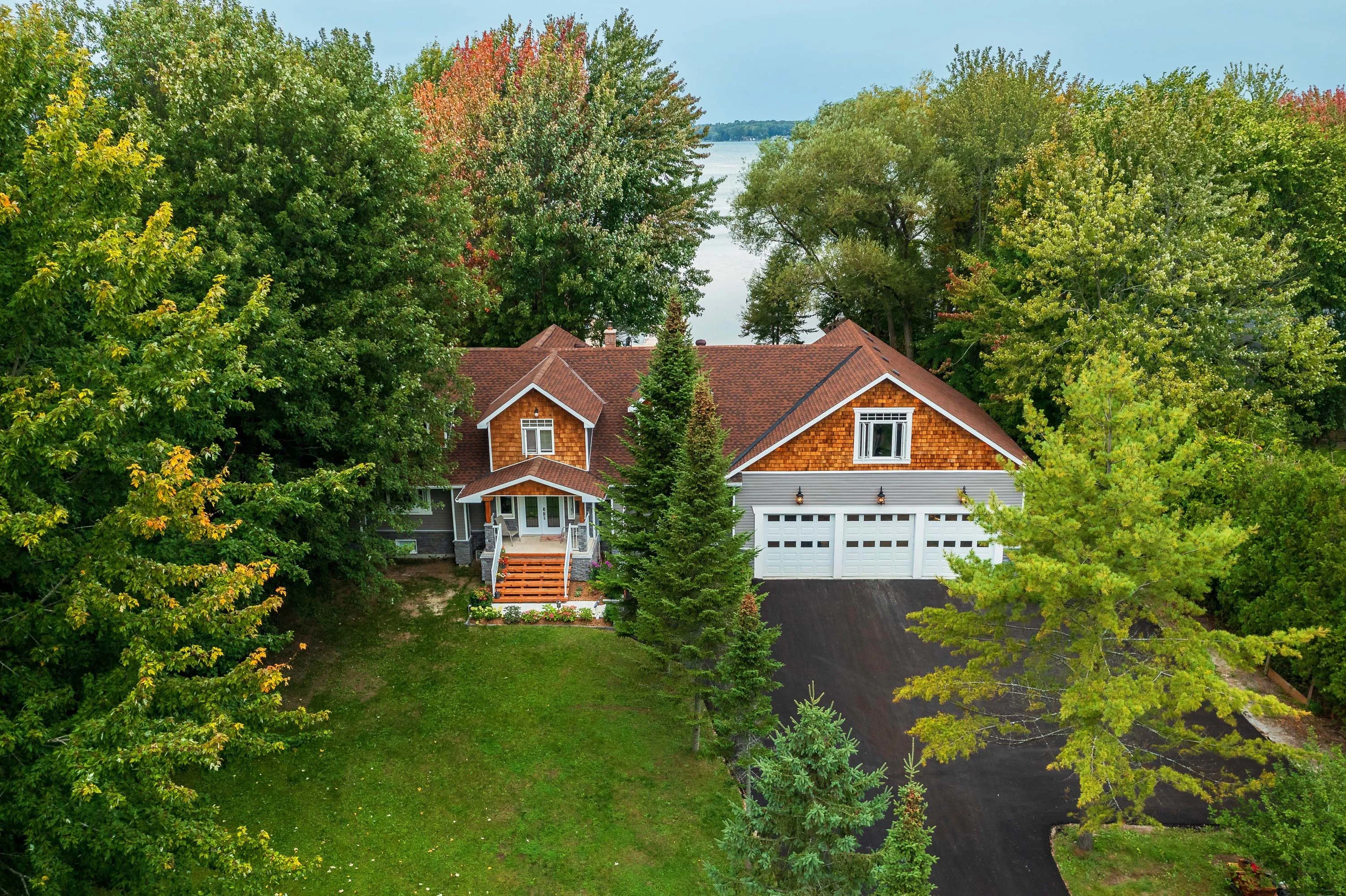 4136 McRae Park Road, Near Toronto, Ontario L3V 0S2, Canada - 4136-mcrae-park-road-ramara-ontario-canada01_frh9yc