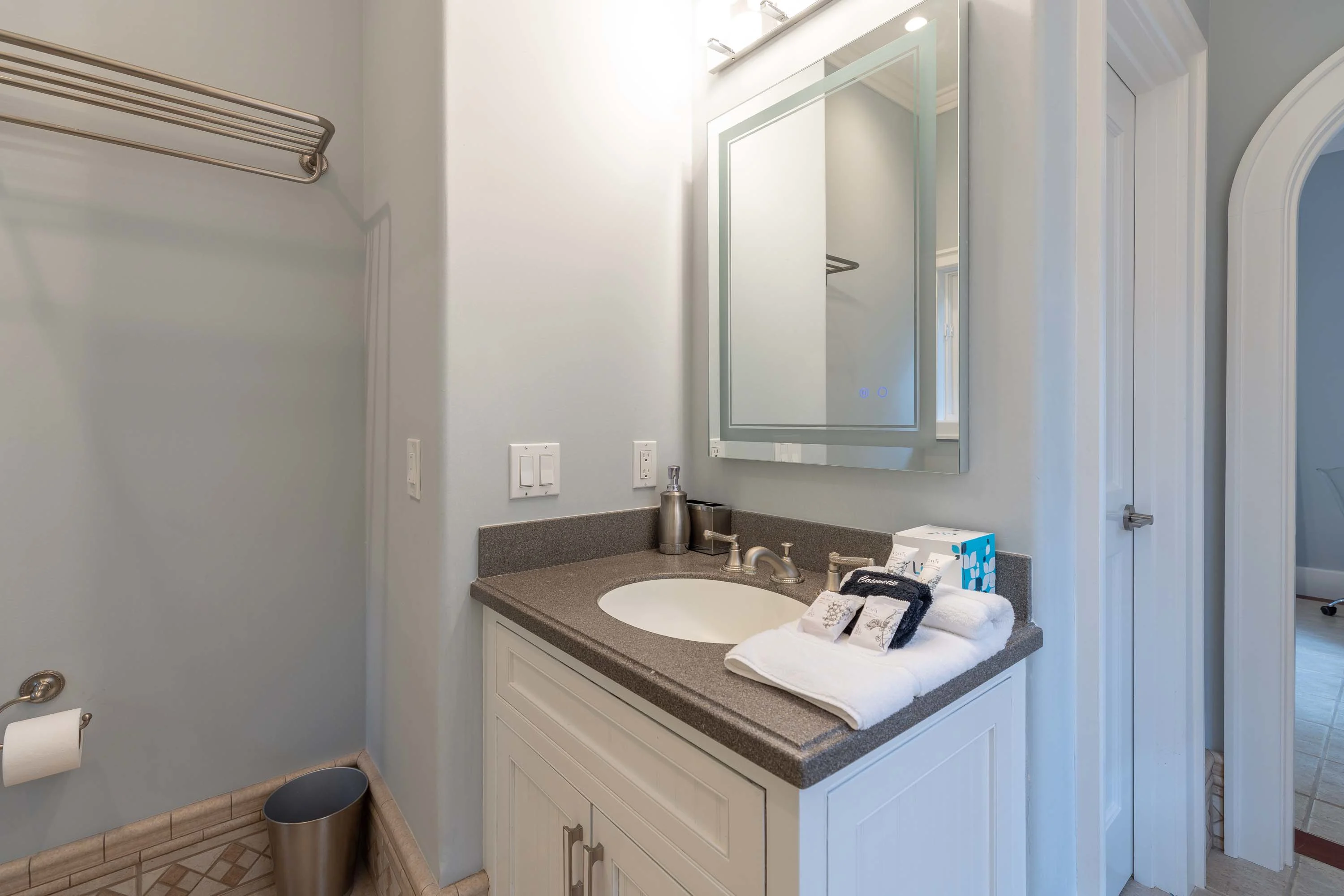 Palmetto Dunes | 25 Starboard Tack, Hilton Head Island, South Carolina 29928 - 34_-_25StarboardTackINT_MoonlightProductions-40_od2zgf