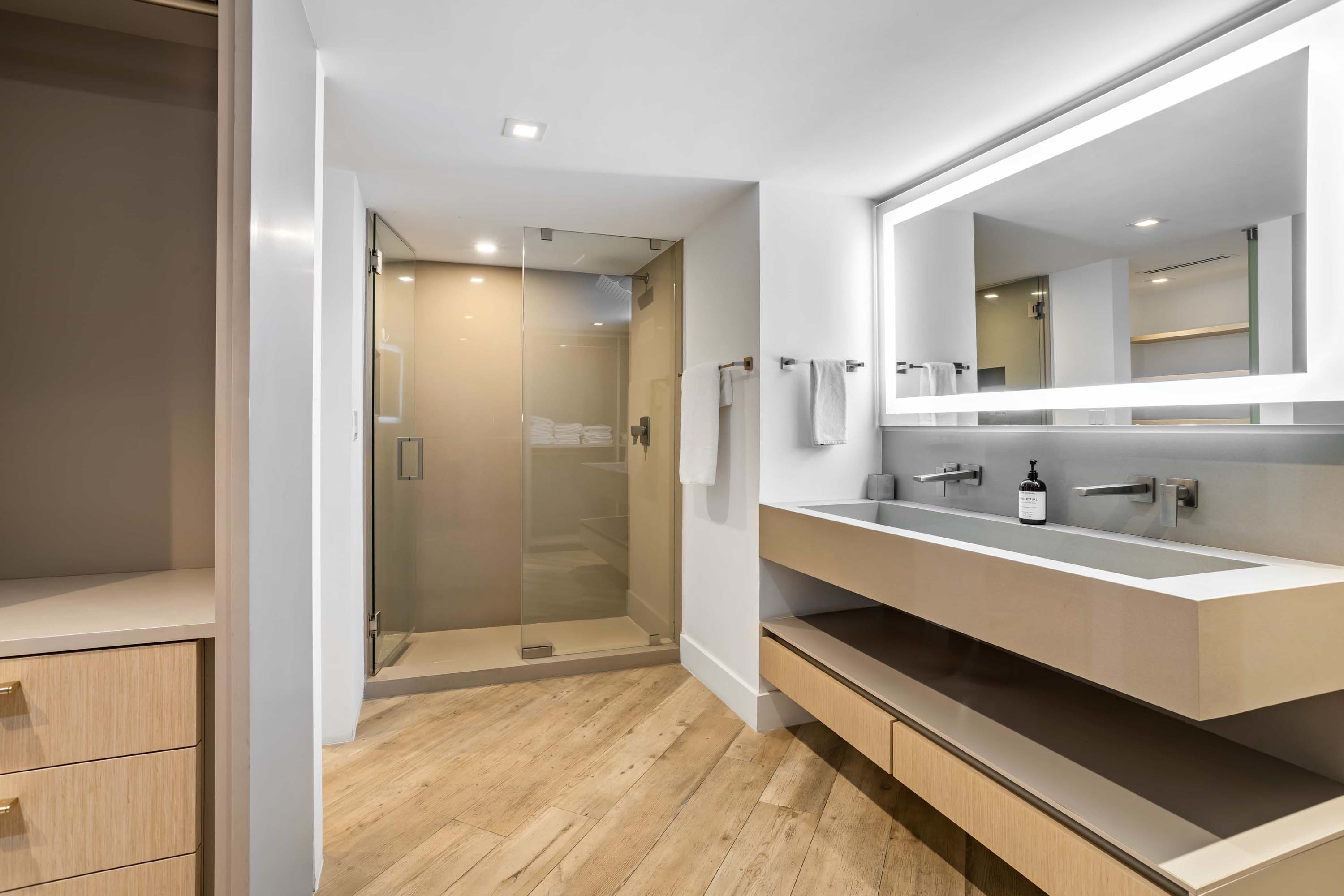 14 2301 Collins Ave Apt 1432 - Luxury Real Estate - Concierge Auctions