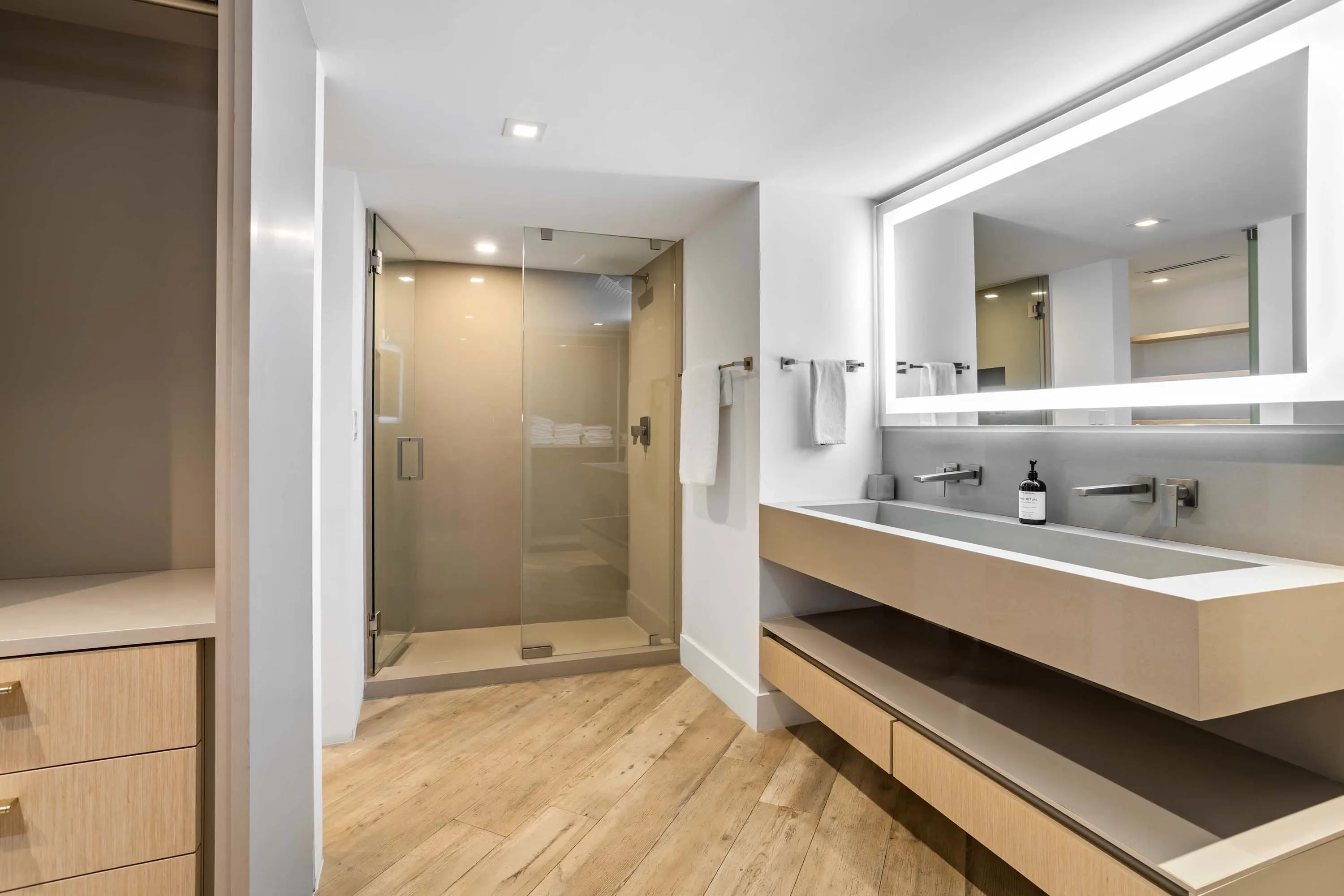14 2301 Collins Ave Apt 1432 - Luxury Real Estate - Concierge Auctions
