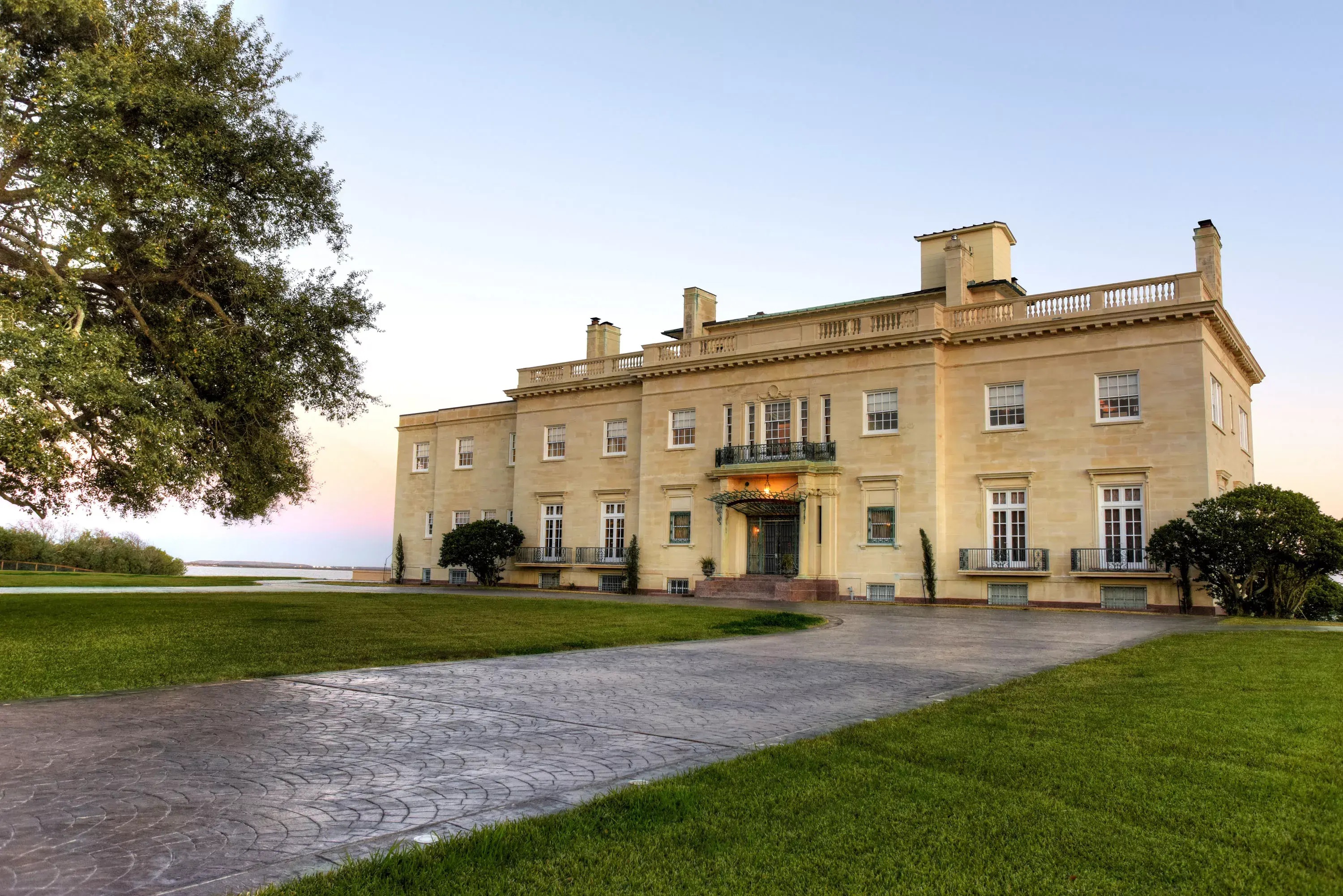Ideally set in quaint Morgan’s Point off Galveston Bay, The Governor Ross Sterling Mansion, aka The First Texas White House, was built in 1924 by Alfred Finn for the 31st governor of Texas. First named Miramar – meaning “sea view” — this scaled-down repli