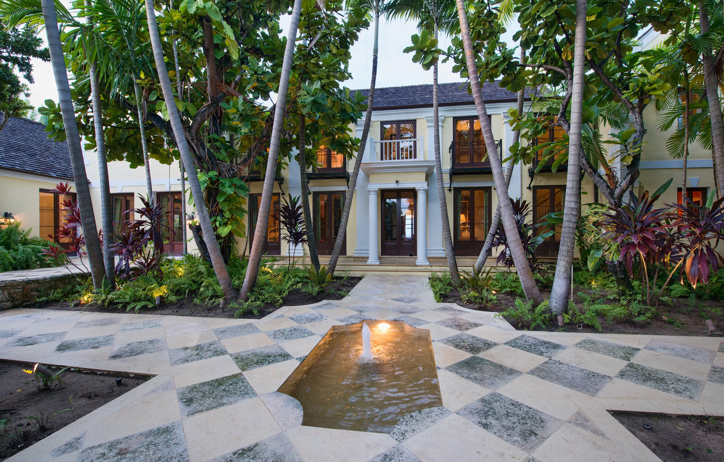 Paradise Island,  , Bahamas - kilkee-house-paradise-island-nassau-bahamas-luxury-real-estate-9_fylfut