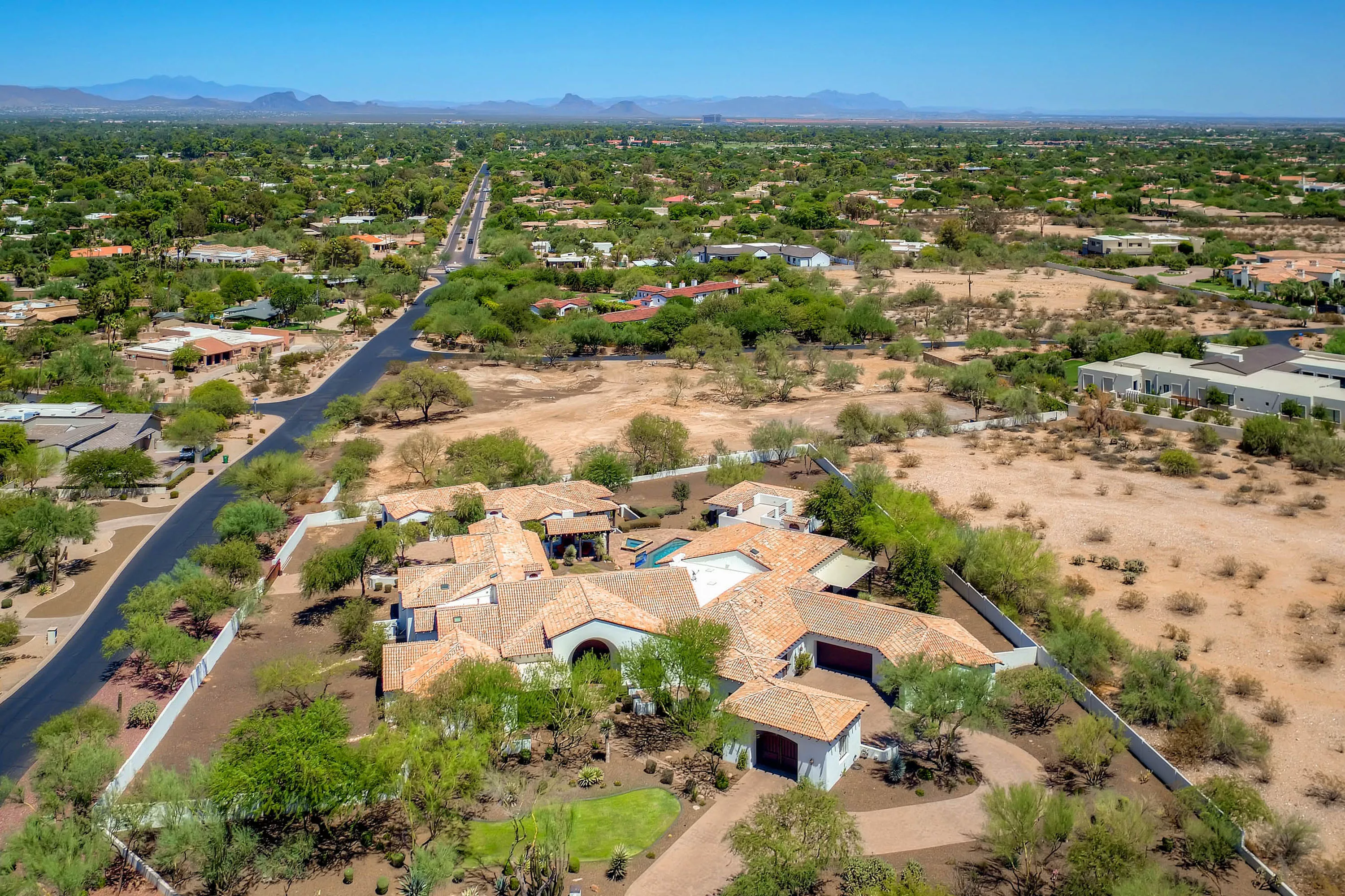 7839 North Foothills Drive South, Paradise Valley, Arizona 85253 - 7839-north-foothills-drive-south-paradise-valley-arizona01-20-00-31-3131_qvltmy