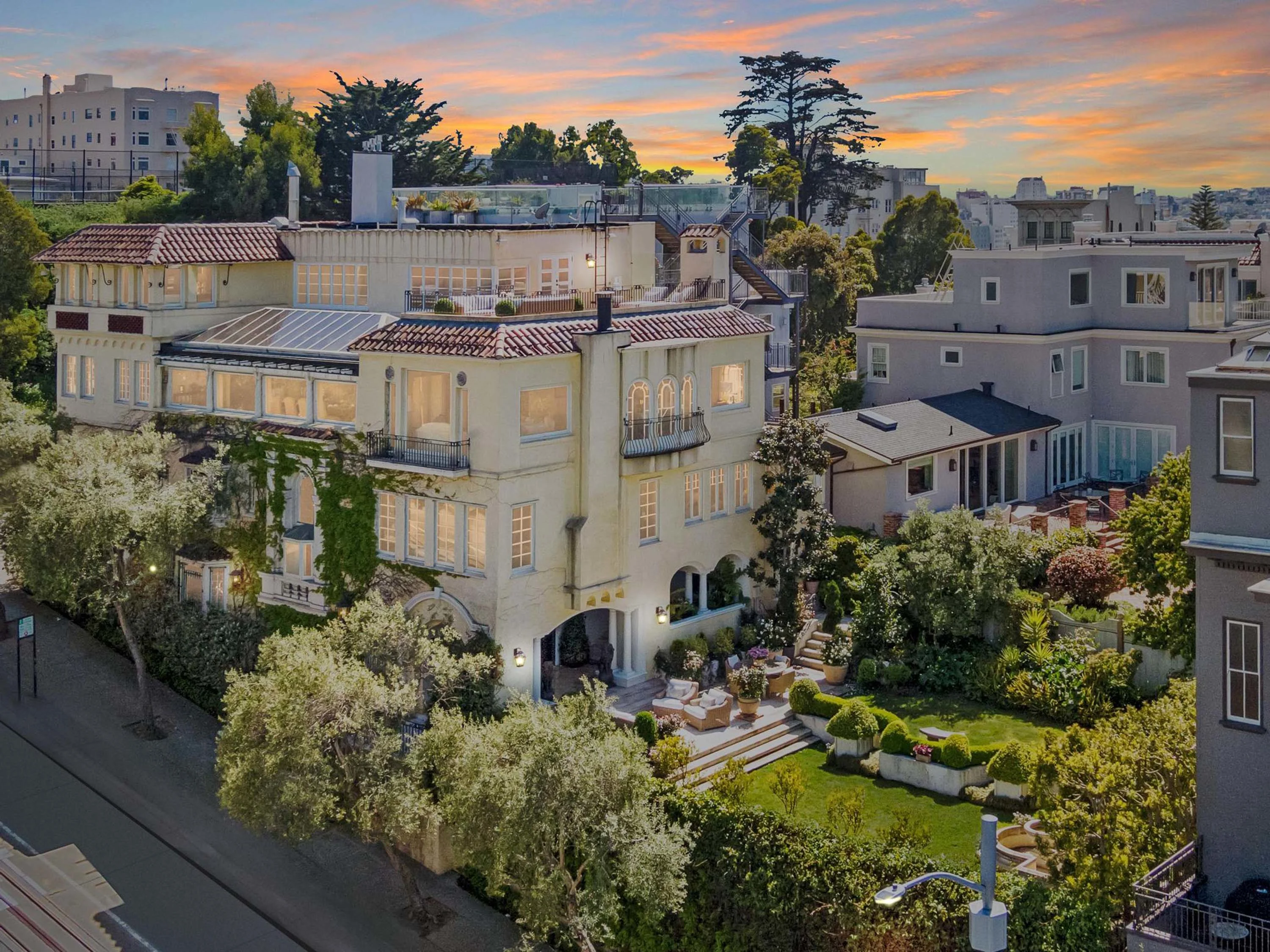 2323 Hyde Street, San Francisco, California 94109 - 19_-_SAN_FRAN_dusk_1_axtlpz