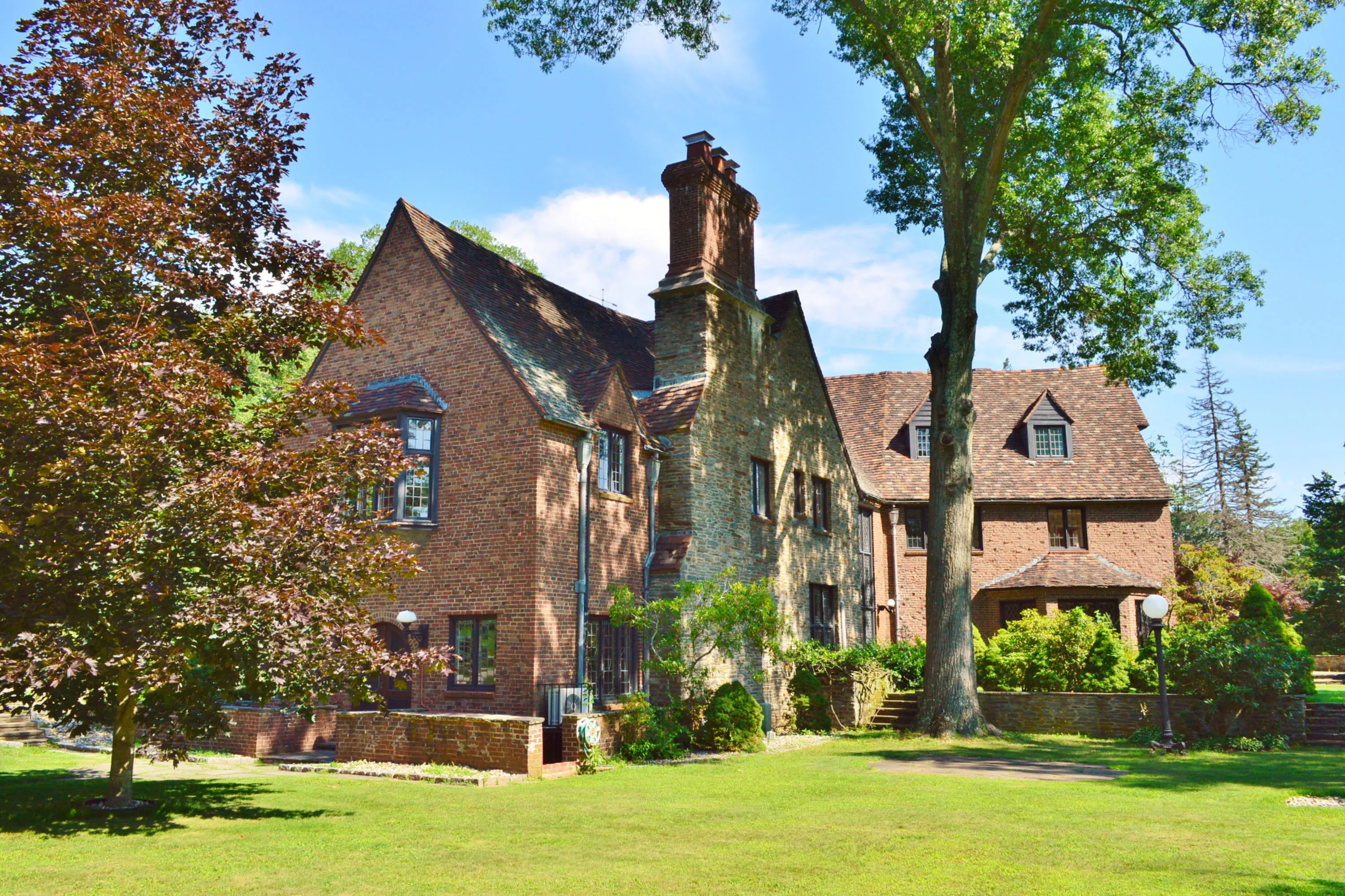 64 Orchard Road, West Hartford, Connecticut 06117 - 64-orchard-rd-west-hartford-ct-22-01-07-50-5050_viy8sp