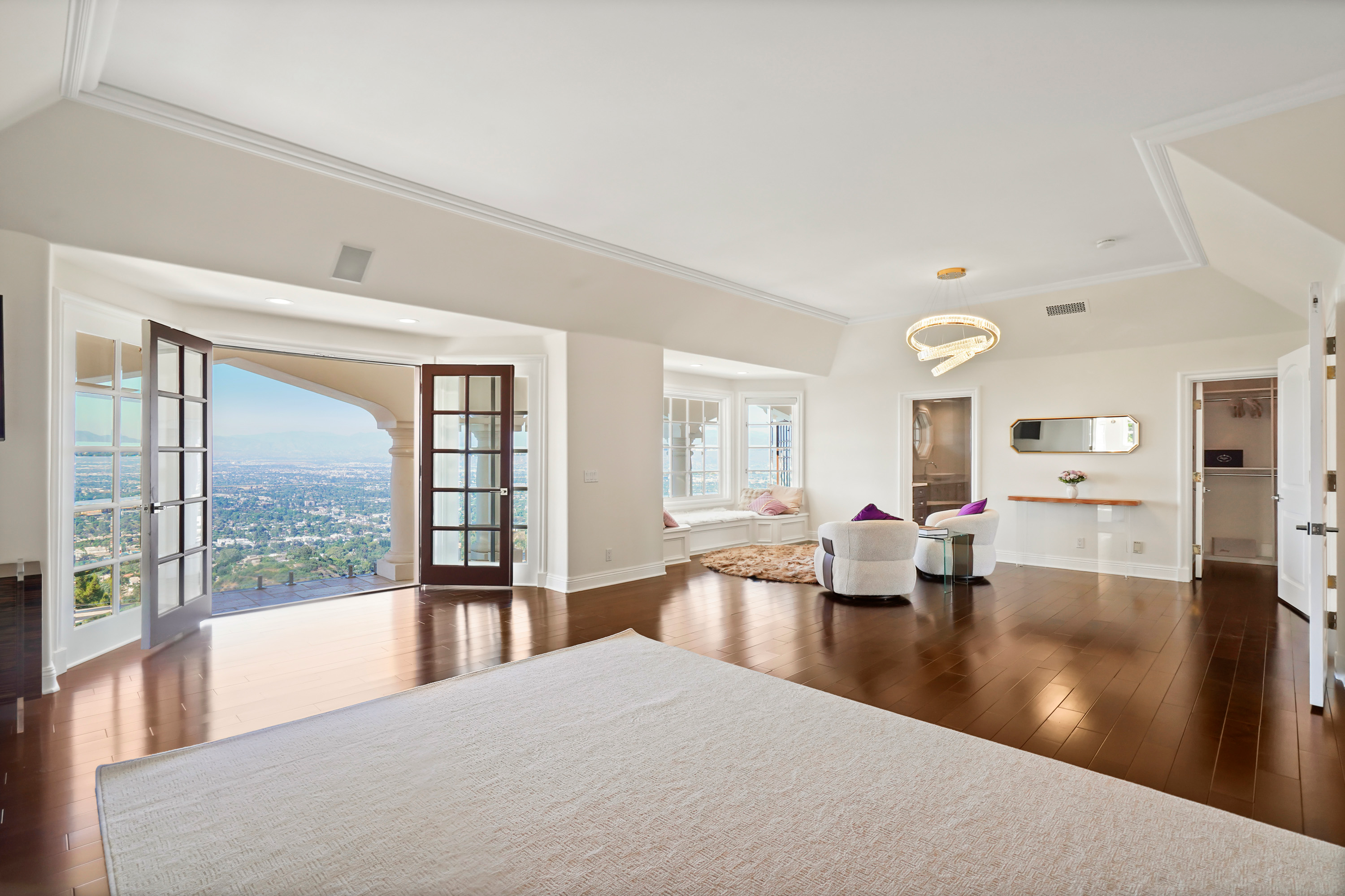 38 13320 Mulholland Drive - Luxury Real Estate - Concierge Auctions