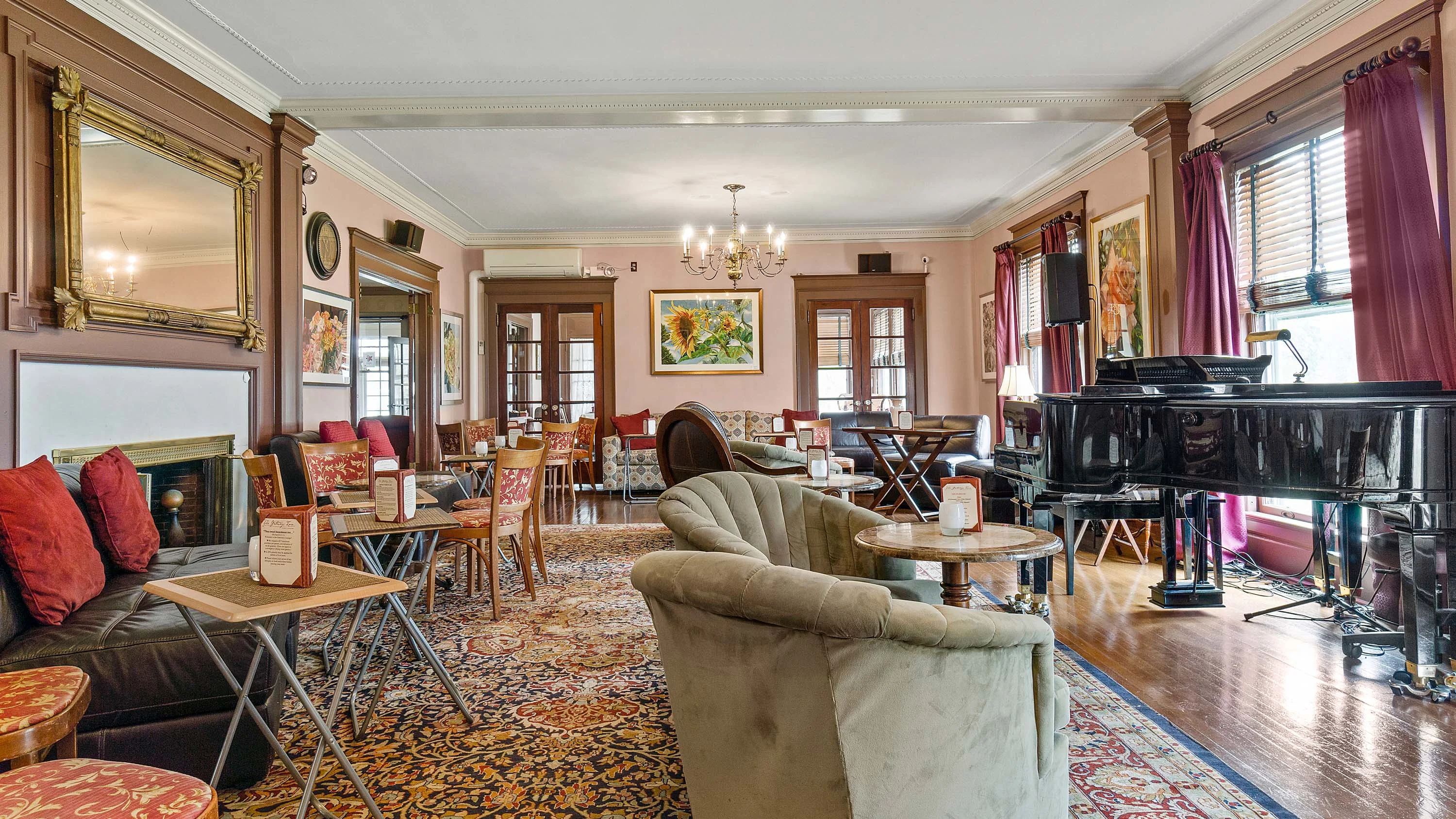 51 Walker Street, The Berkshires, Massachusetts 01240 - gateways-inn-51-walker-street-lenox-massachusetts04_hbahlu