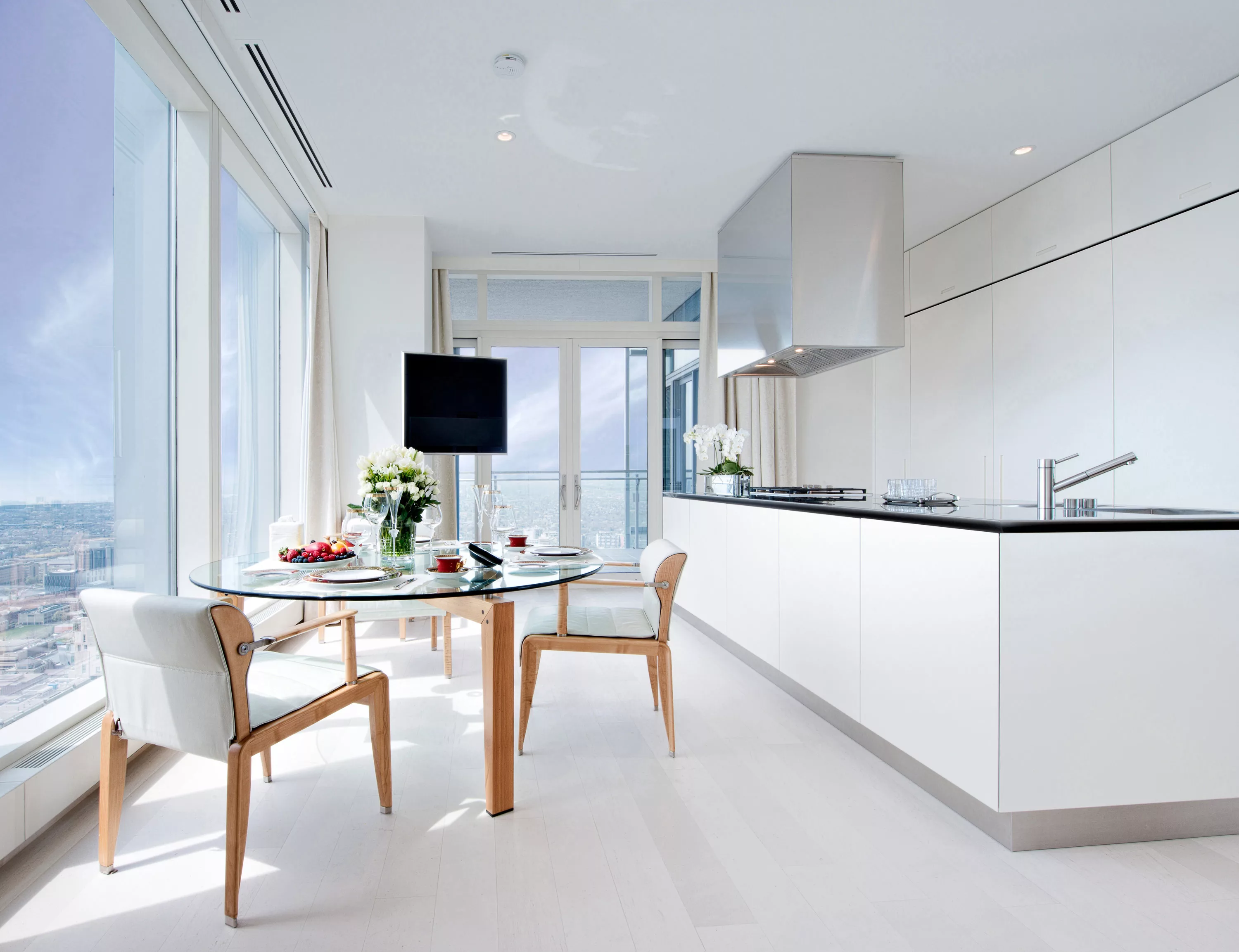 50 Yorkville Avenue, Toronto, Ontario M4W0A3, Canada - 50-yorkville-avenue-4403-toronto-canada-luxury-real-estate-2_mie9j5
