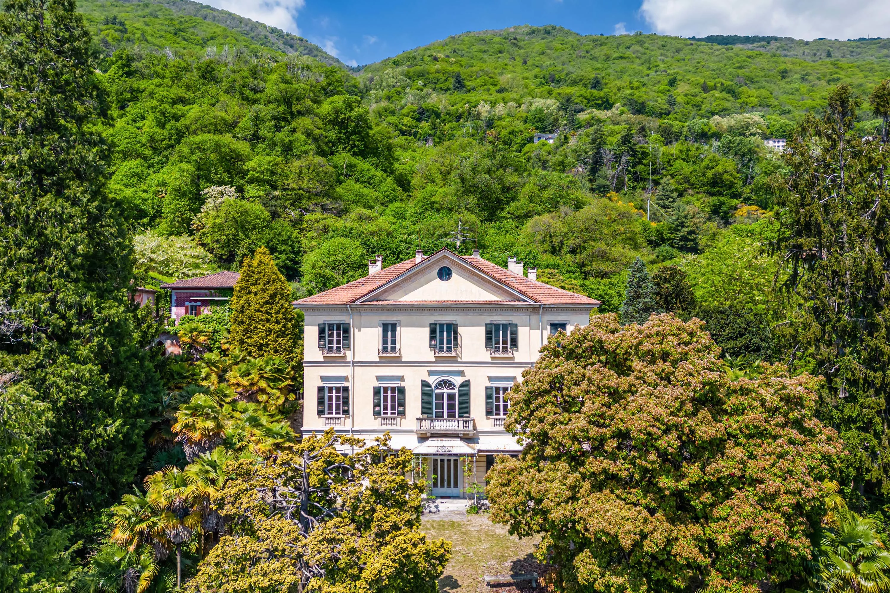 Villa la Solitudine, Lake Maggiore, Oggebbio, Piedmont , Italy - 2_-_DJI_0001_gtrndc