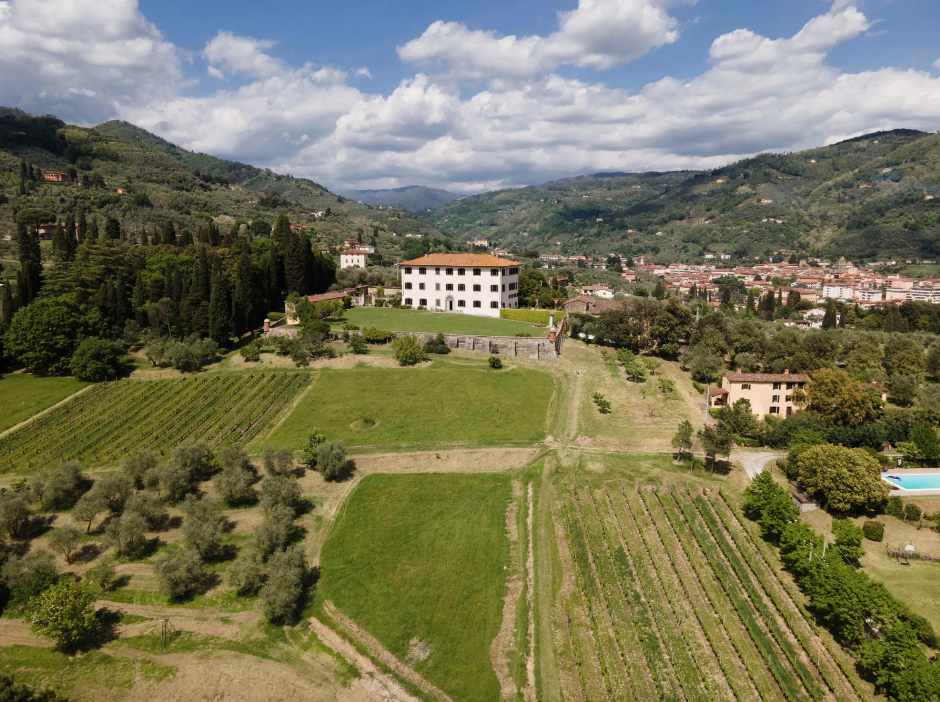 Income-Producing Tuscan Compound to Auction No Reserve in