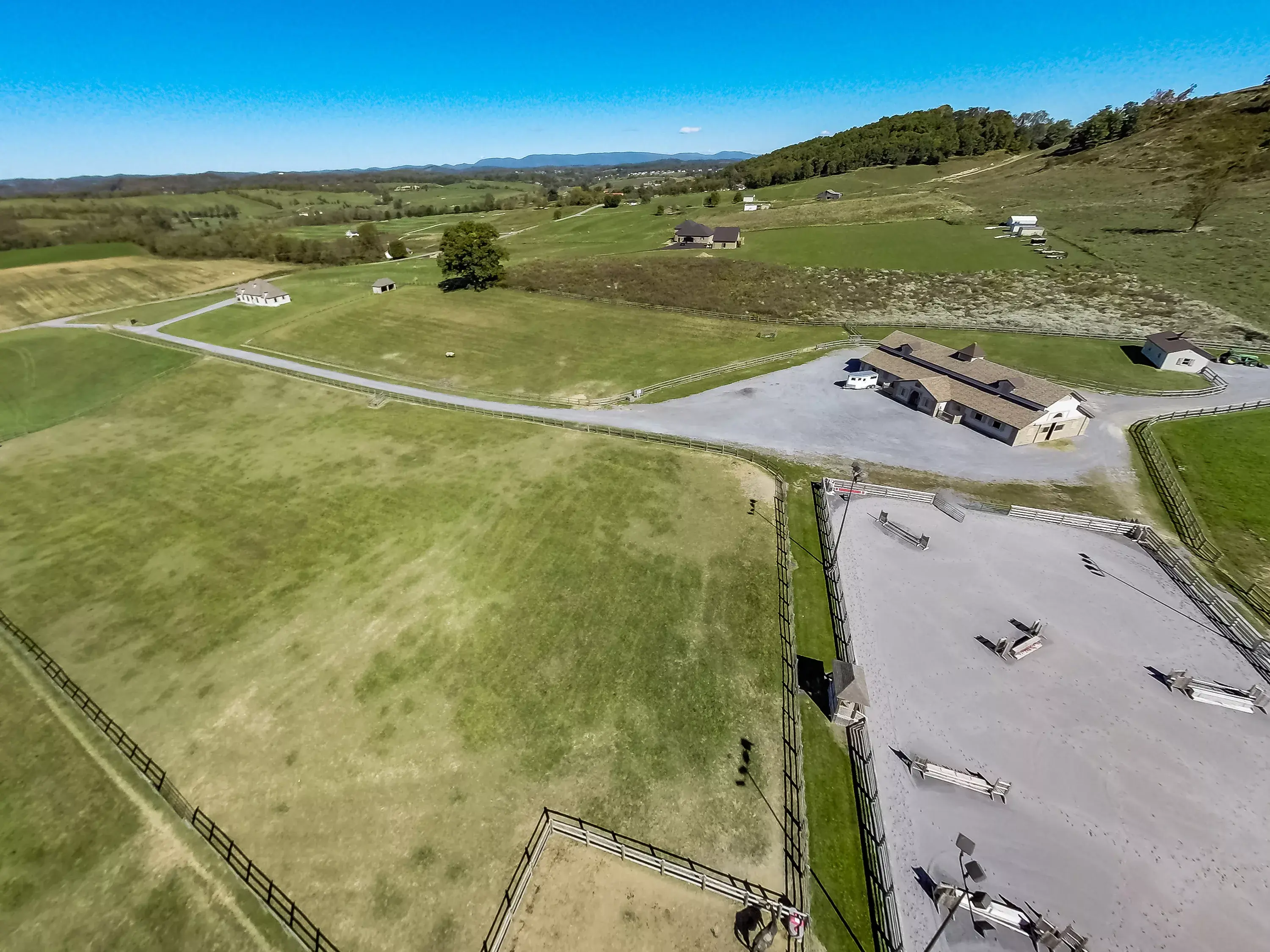 16308 Old Jonesboro Road, Bristol, Virginia 24202 - rolf-carlyle-equestrian-centre-bristol-va-luxury-real-estate-14_qk1nas