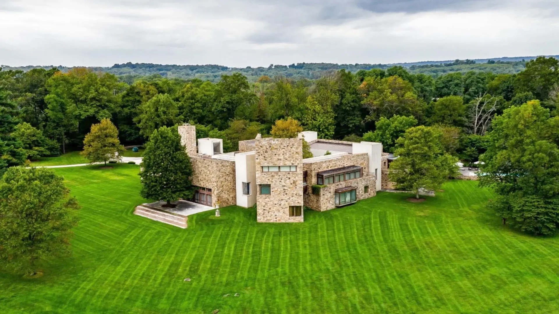 Conceived by renowned architect Rafael Viñoly, this contemporary masterpiece features bright, skylight-lit corridors and panels of enormous glass atop 50 acres of possibilities.