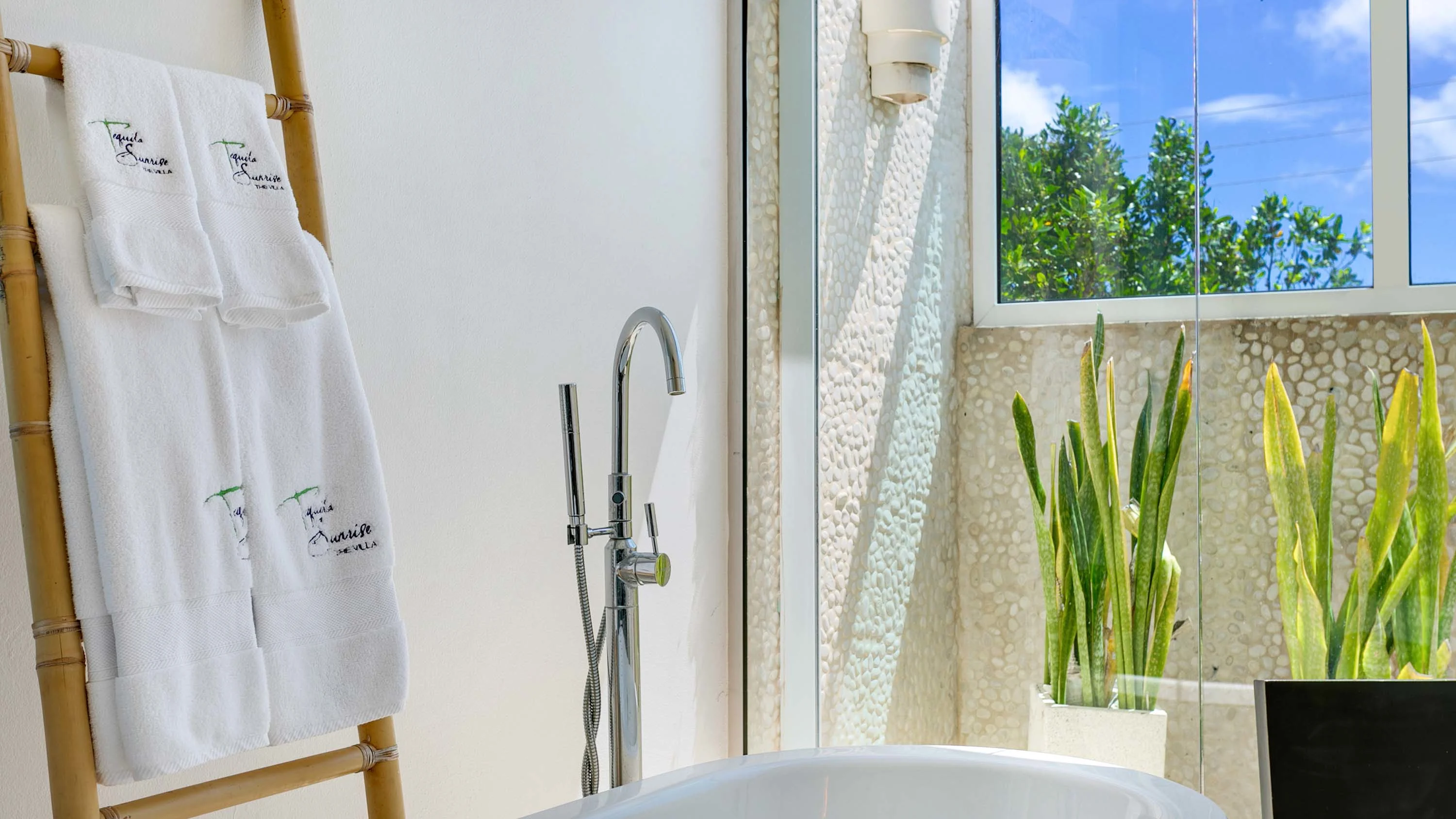 Gorgeous Beachfront Escape, Tequila Sunrise, Dropsey Bay , Anguilla - 17_-_TequilaSunriseVilla_PnkMko-15_xjnzx4