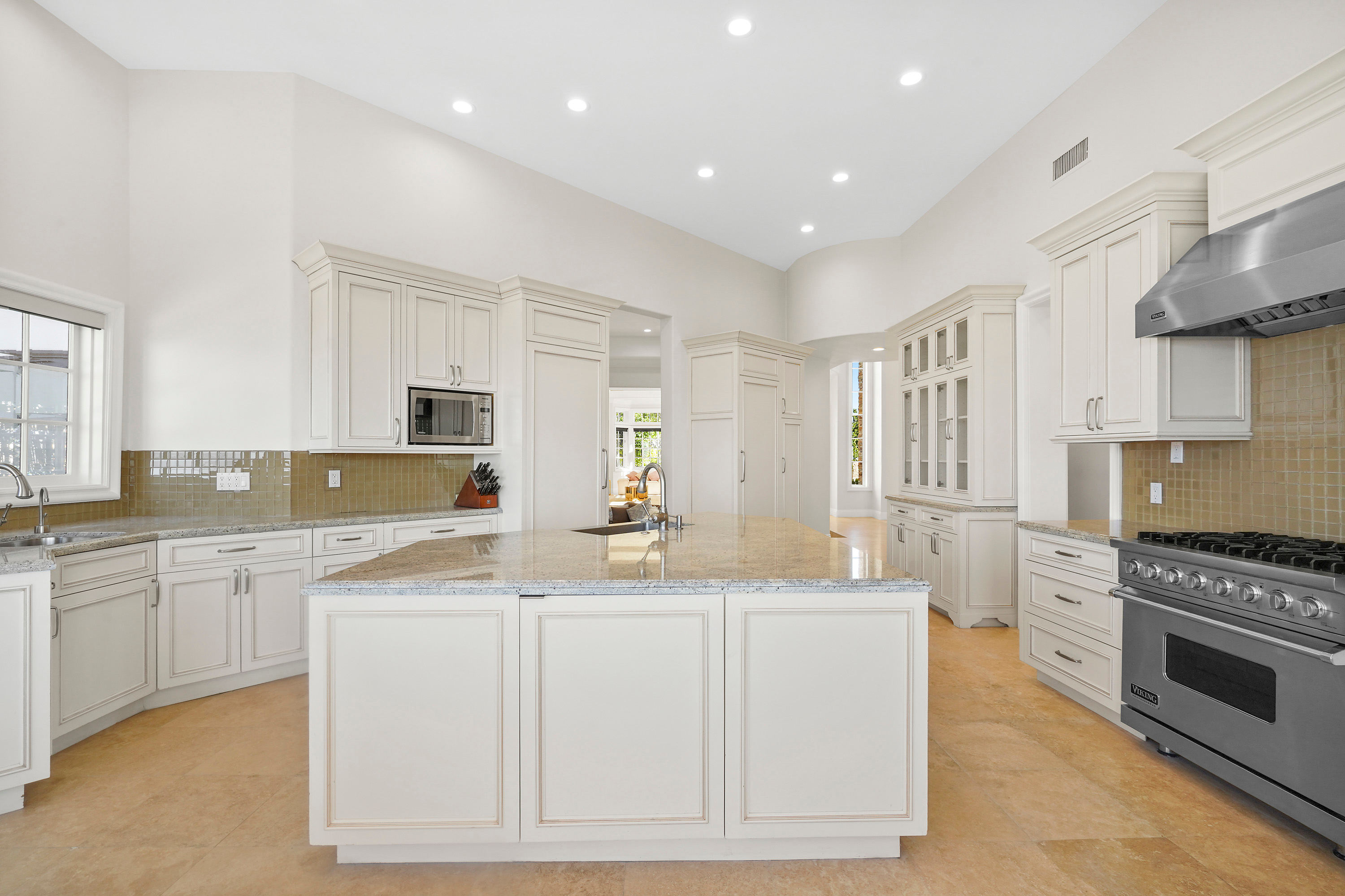 21 13320 Mulholland Drive - Luxury Real Estate - Concierge Auctions