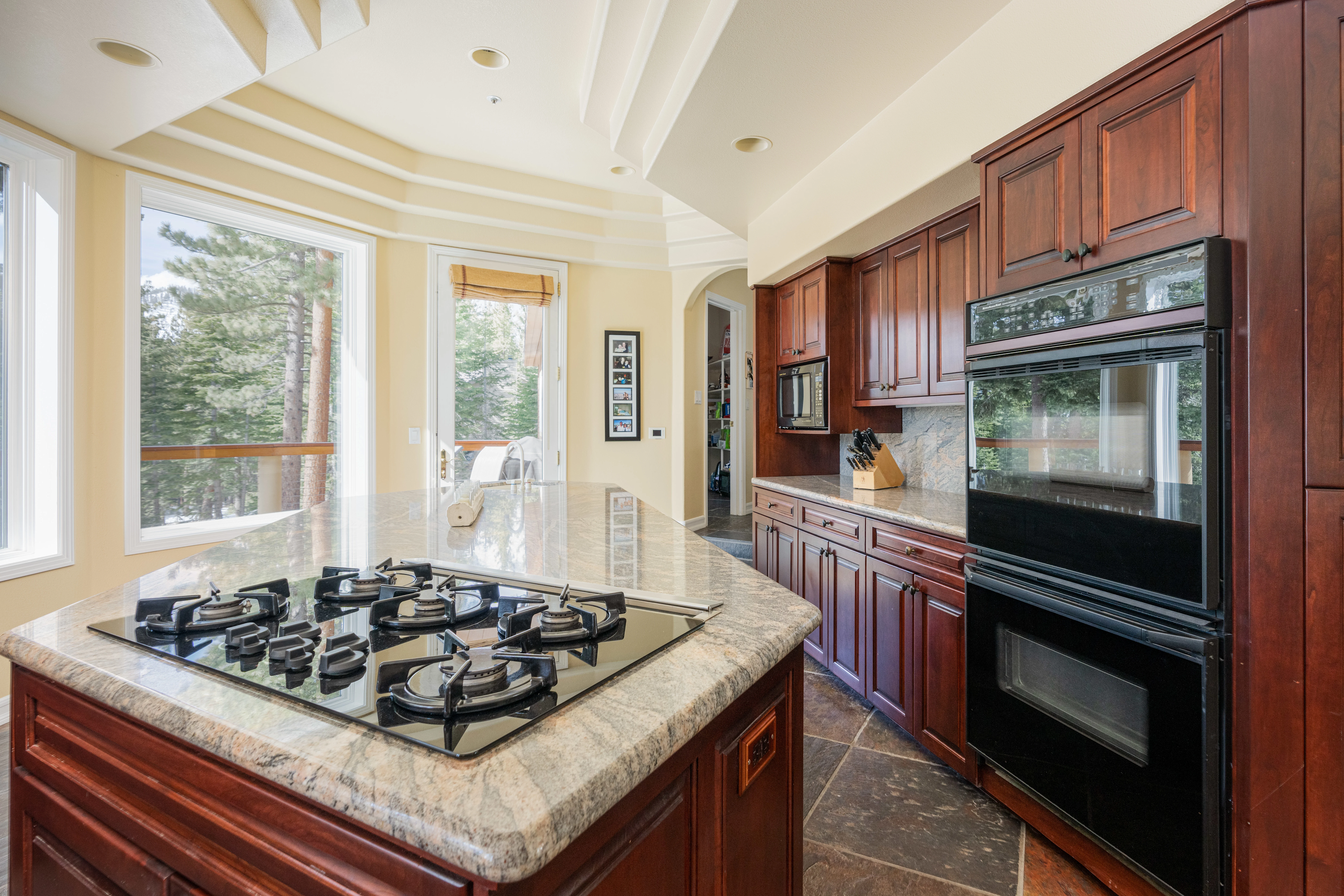 949 Fairview Boulevard, Lake Tahoe, Nevada 89451 - 949-fairview-boulevard-lake-tahoe-nevada_18_gtjd9v