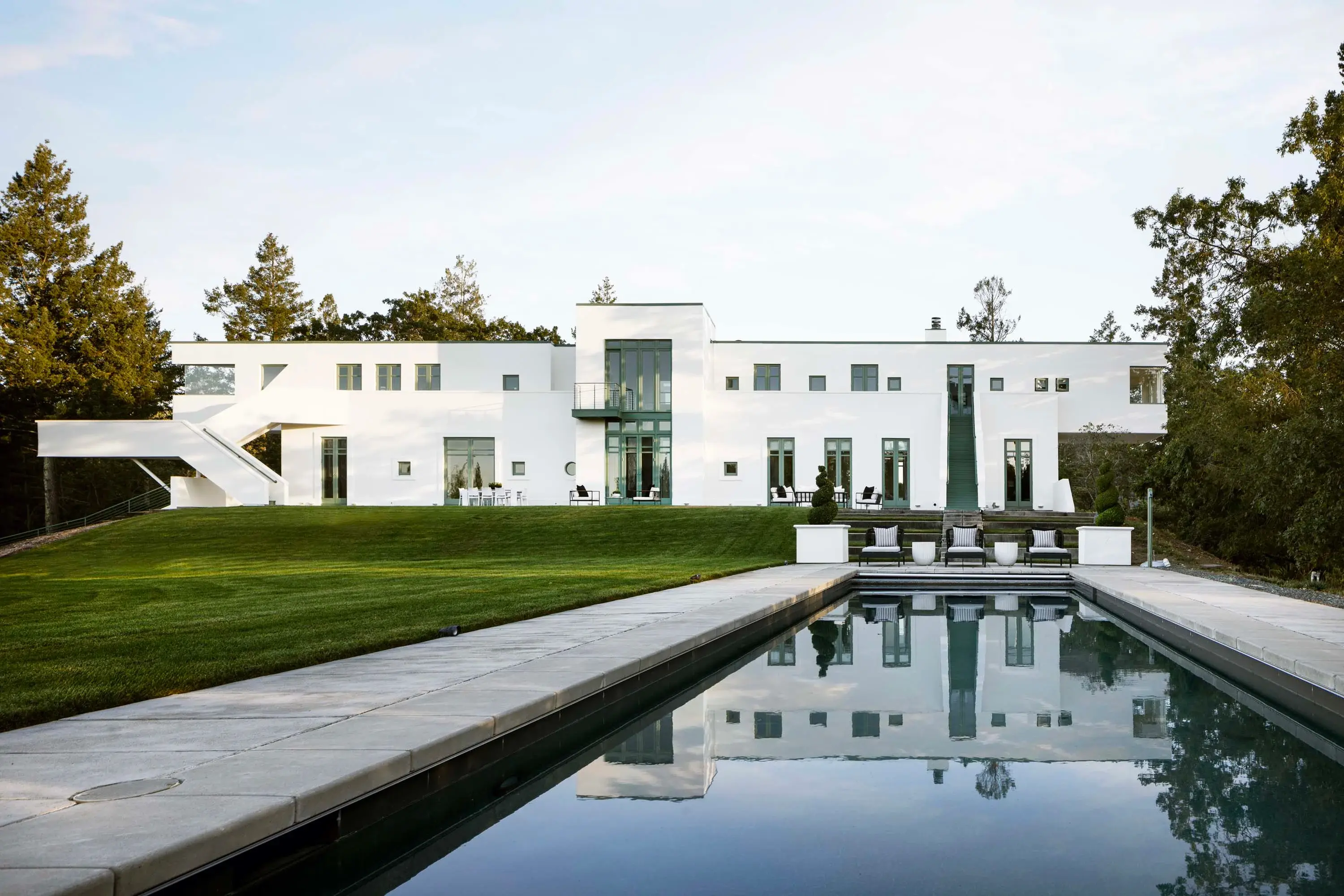 Hero image for The auction will culminate live at Sotheby’s New York on 29 January 2025 during the firm's 'Exceptional Global Properties' sale as part of Visions of America