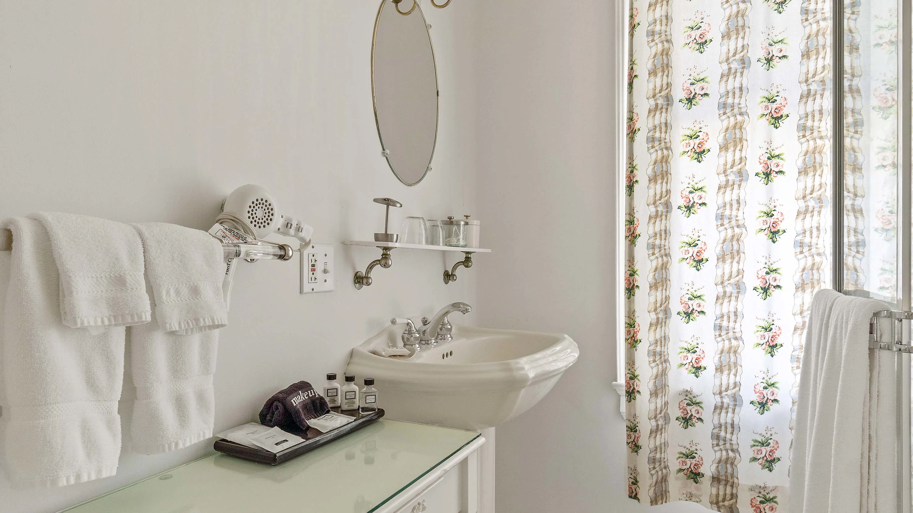 51 Walker Street, The Berkshires, Massachusetts 01240 - gateways-inn-51-walker-street-lenox-massachusetts36_jg3zln