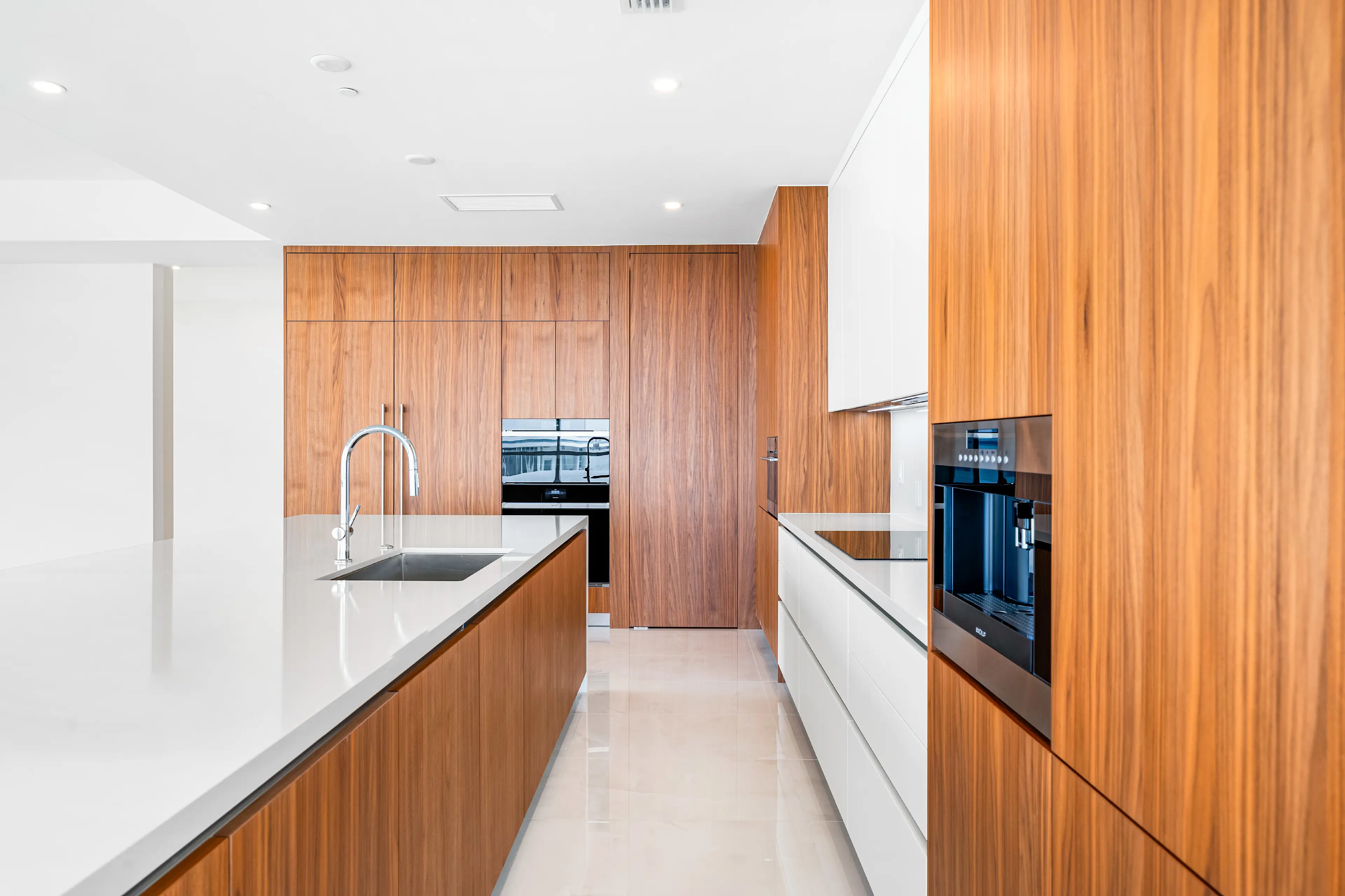 07 111 Golden Gate Point -Penthouse 701, Sarasota, FL 34236 - Luxury Real Estate - Concierge Auctions
