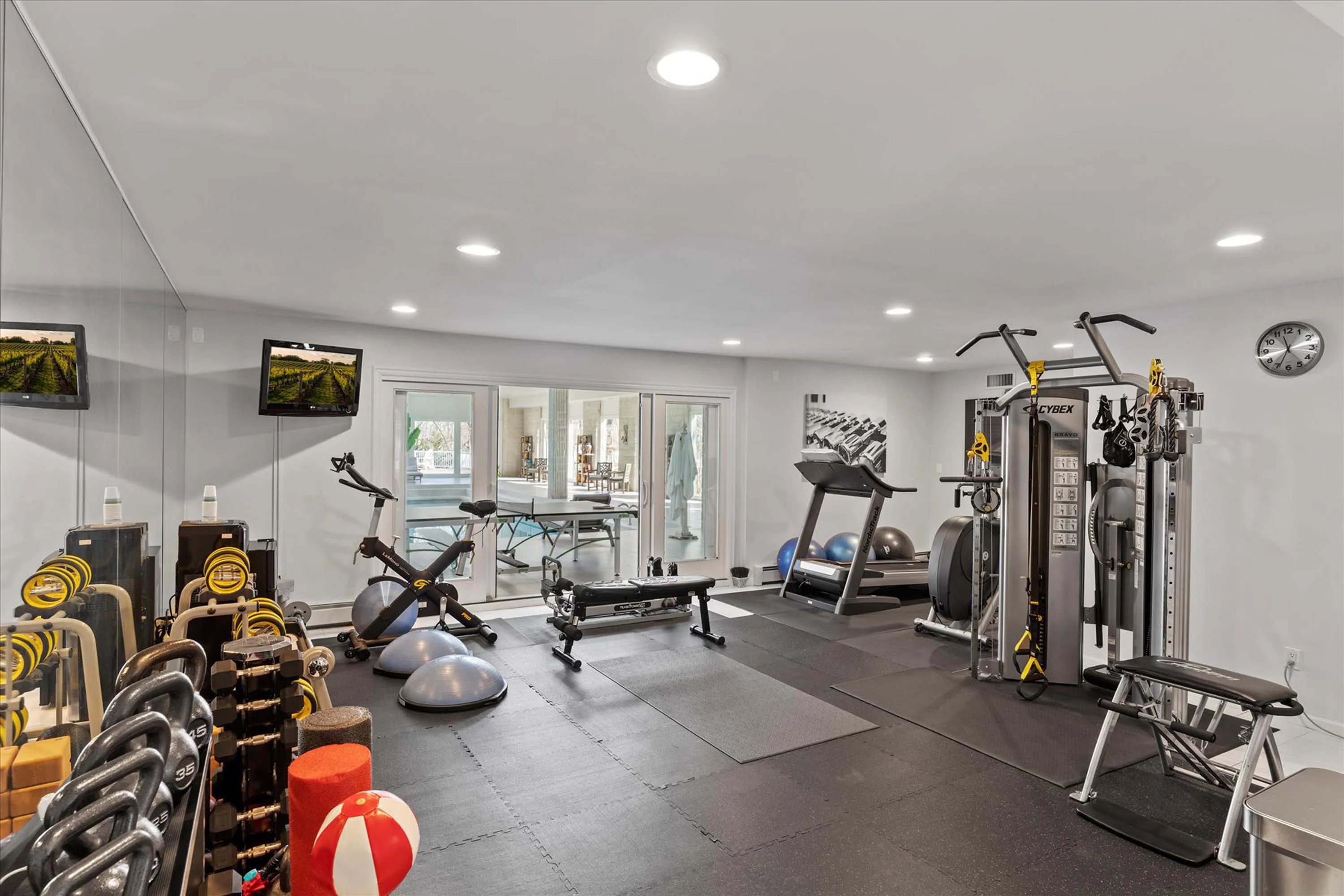 Swan Manor | 1 Swan Place, Nissequogue, Gold Coast, New York 11780 - 34_Swan_Manor_1_Swan_Place_Saint_James_NY_11780_khdi4c