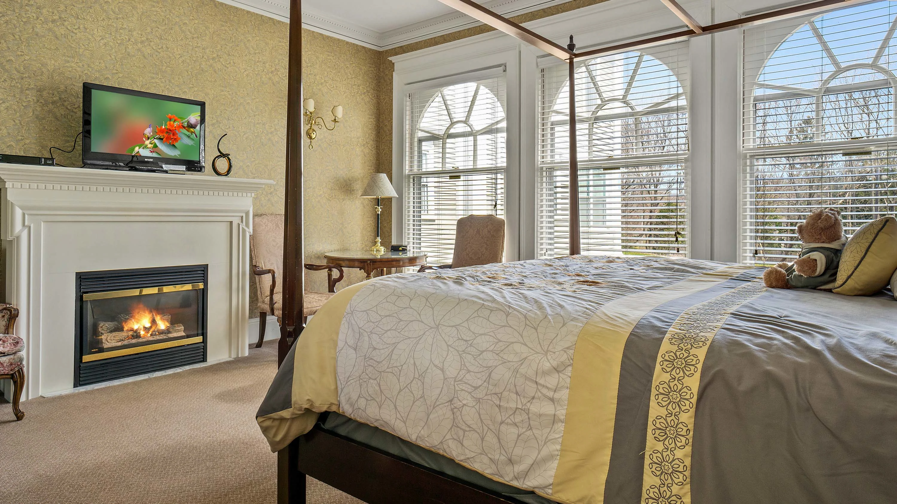 51 Walker Street, The Berkshires, Massachusetts 01240 - gateways-inn-51-walker-street-lenox-massachusetts20_zicgqu