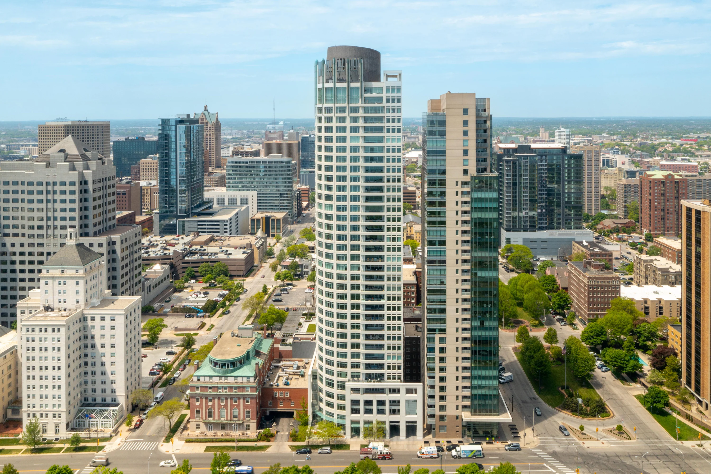 825 North Prospect Avenue #902, Milwaukee, Wisconsin 53202 - 825_N_Prospect_Ave_902_Milwaukee_WI_01_jfvj4h
